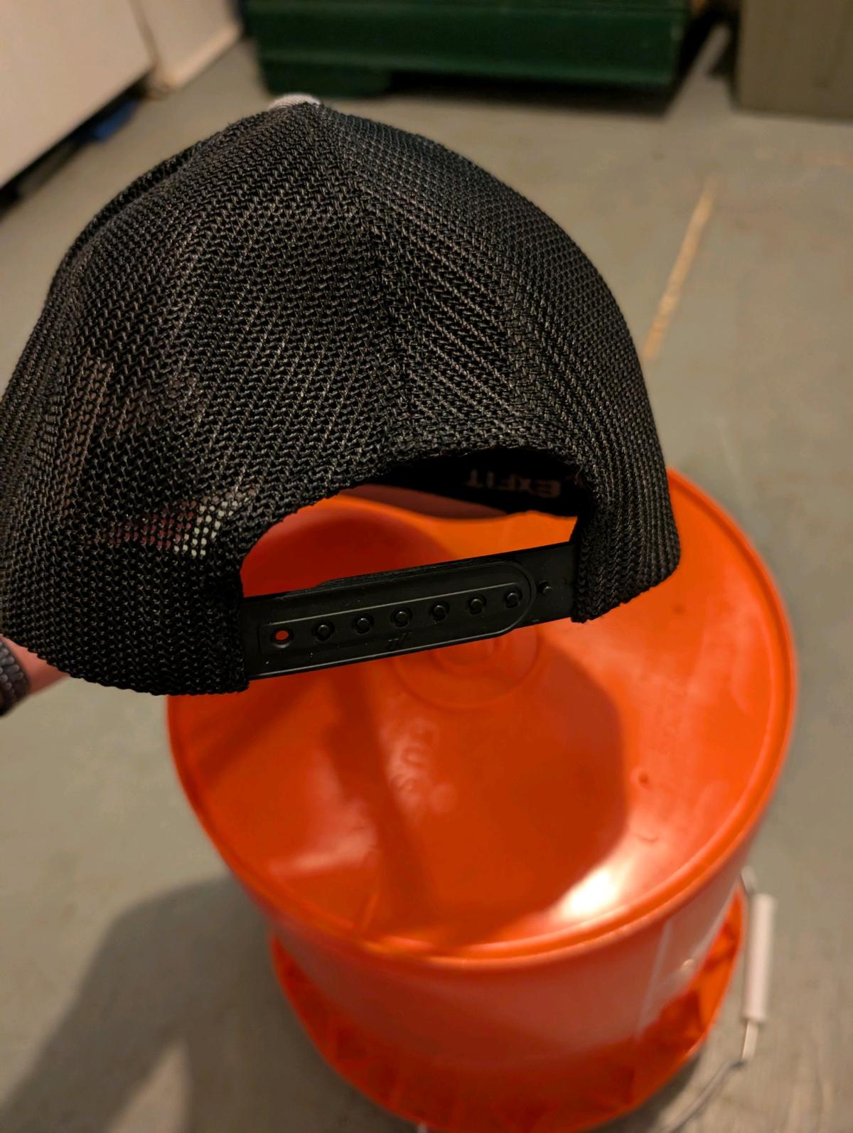 CAT snapback hat its a mens hat name brand grey and black - Ludowici, Georgia - FleaMarketBay