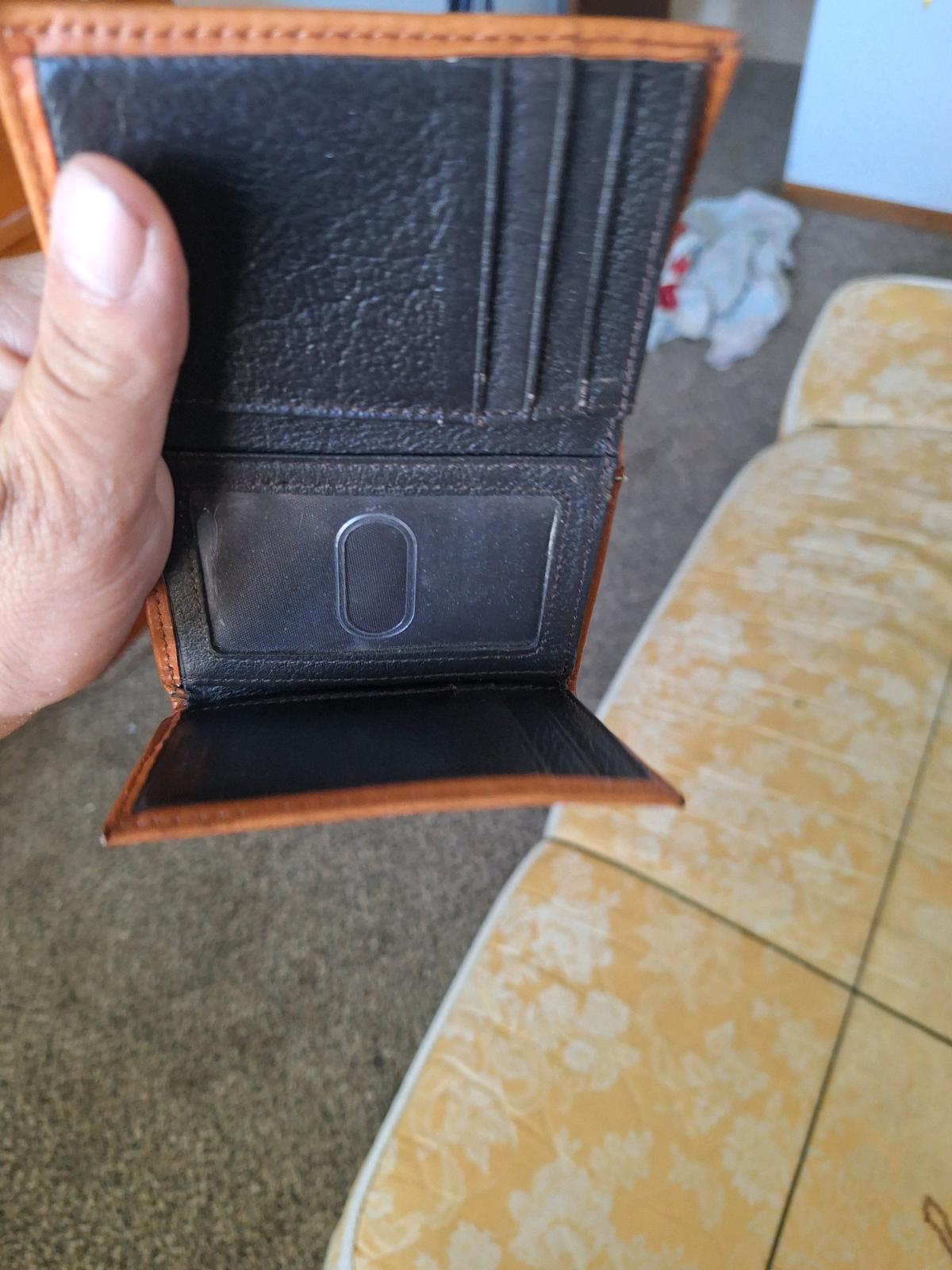 A wallet very good quality pure leather - Storm Lake, Iowa - FleaMarketBay