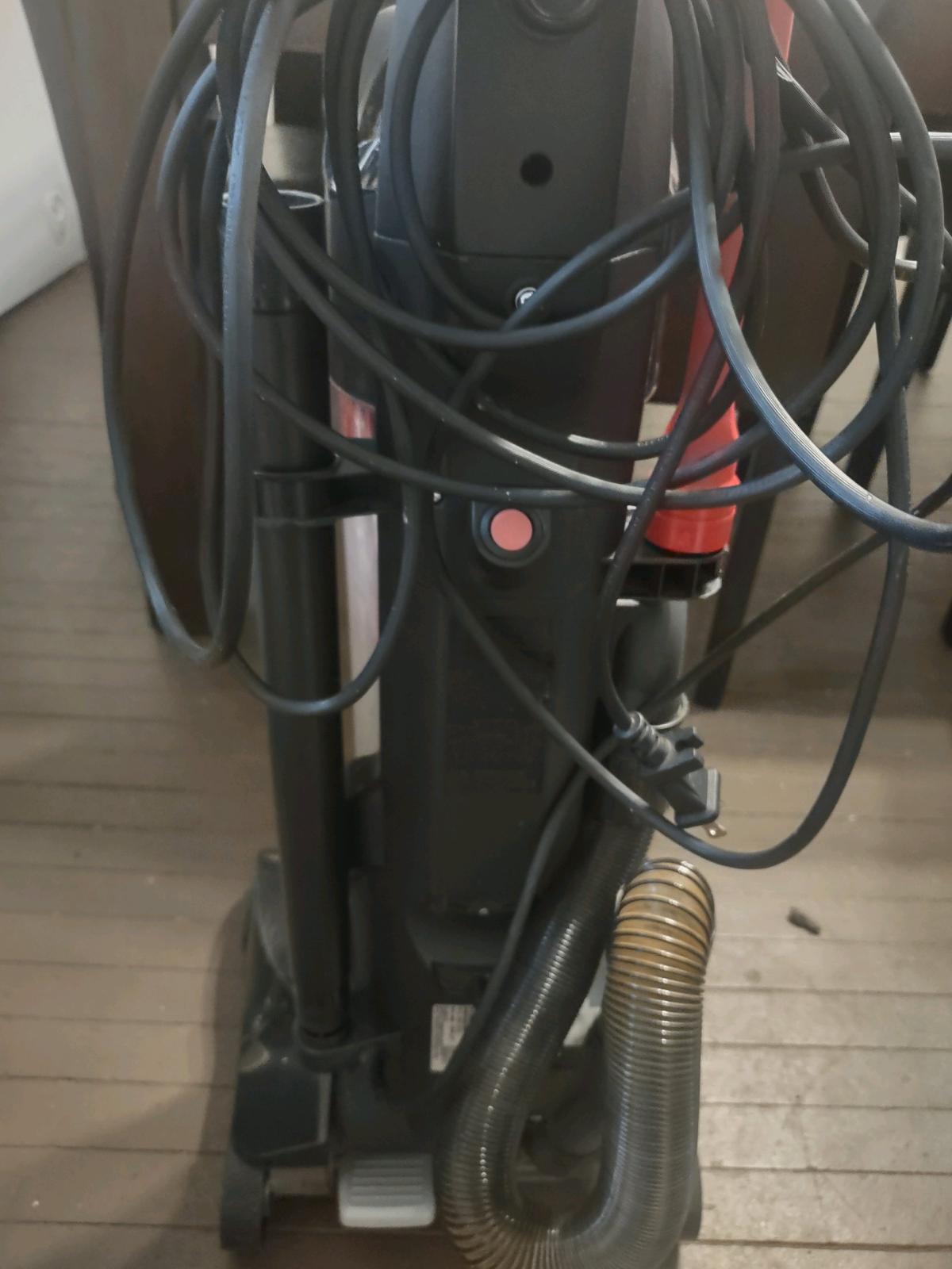 Used Hoover Wind Tunnel XL Pet vacuum cleaner - Cleveland, Ohio - FleaMarketBay