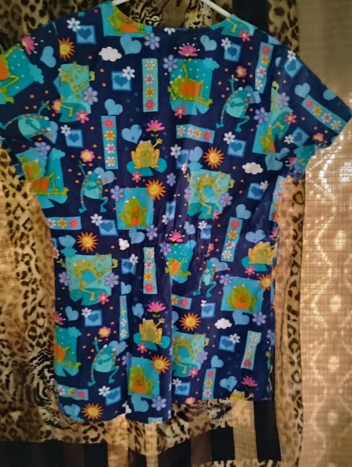 A Nice Womens Frog and Flowers Scrub - Swansea, South Carolina - FleaMarketBay