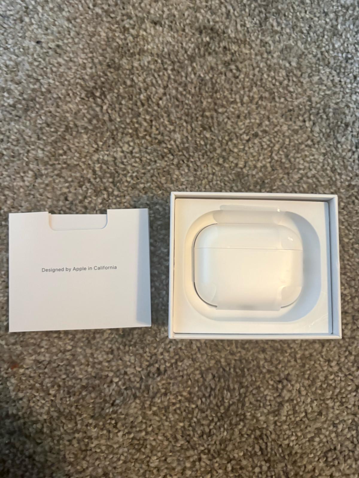 airpod pros 3 - Green Bay, Wisconsin - FleaMarketBay