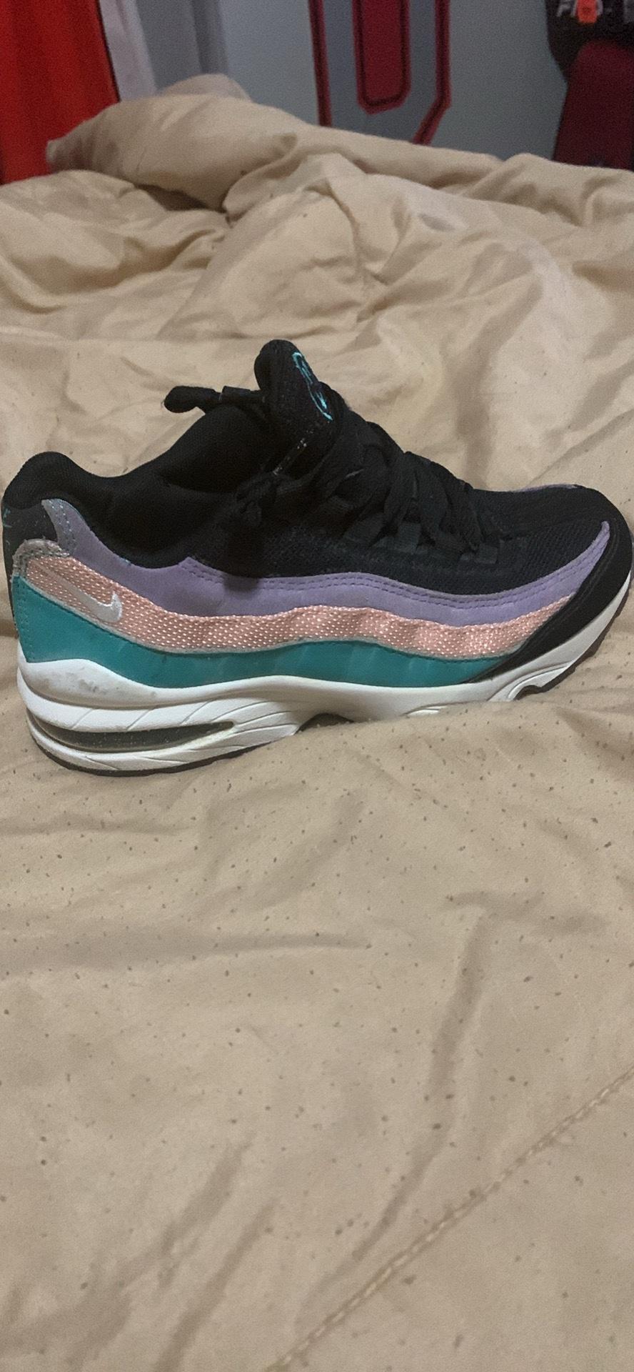 girls Nike swoosh 4y low top shoes - Columbus, Ohio - FleaMarketBay