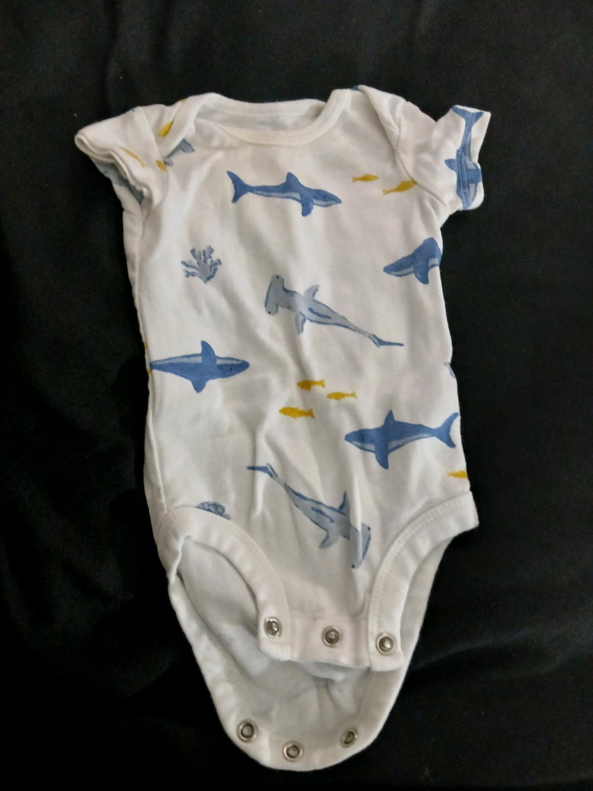 03m carters solid white with yellow fish and blue sharks - Warrensburg, Missouri - FleaMarketBay