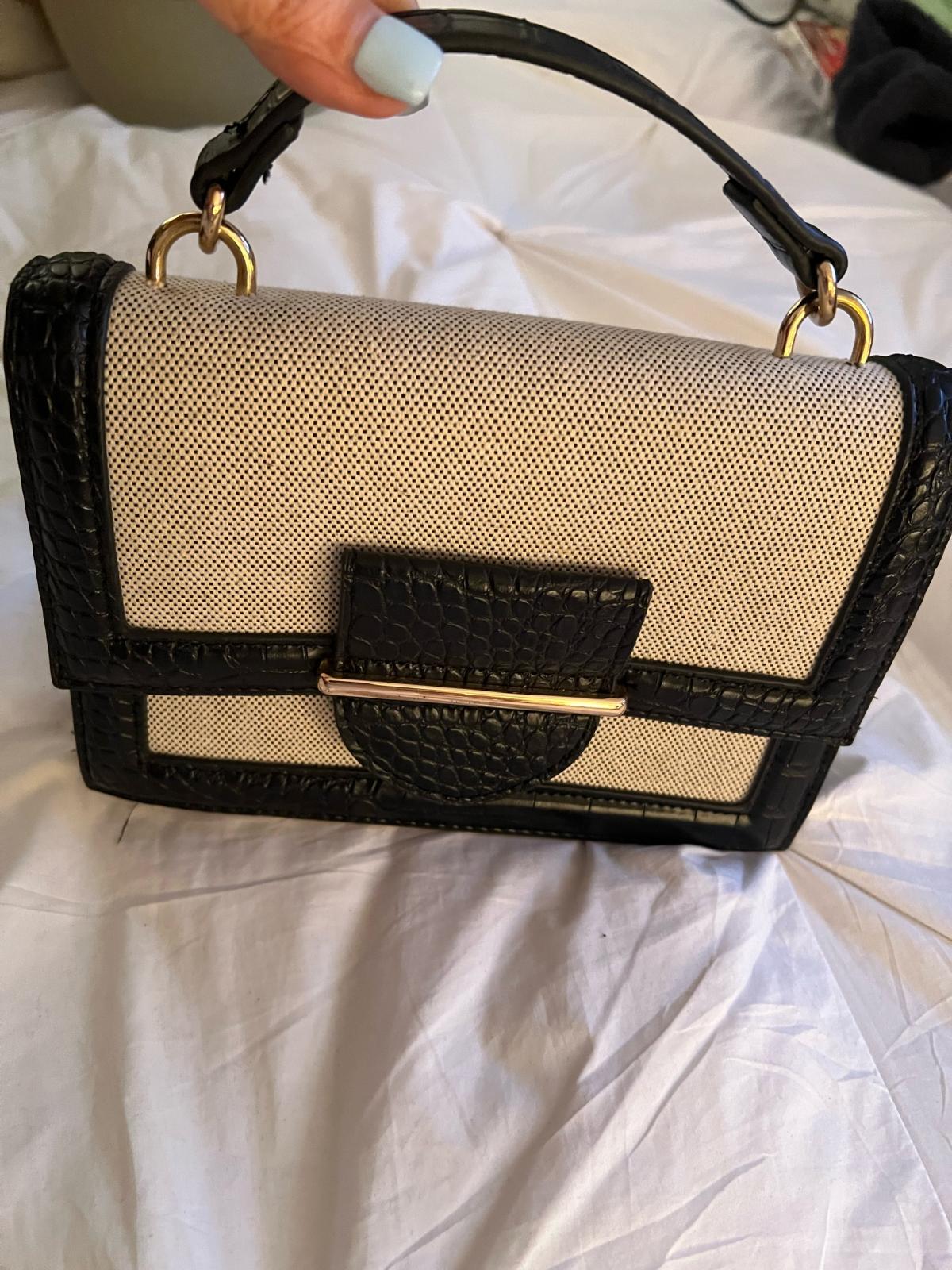 small black and beige handbag like new - Lynn, Massachusetts - FleaMarketBay