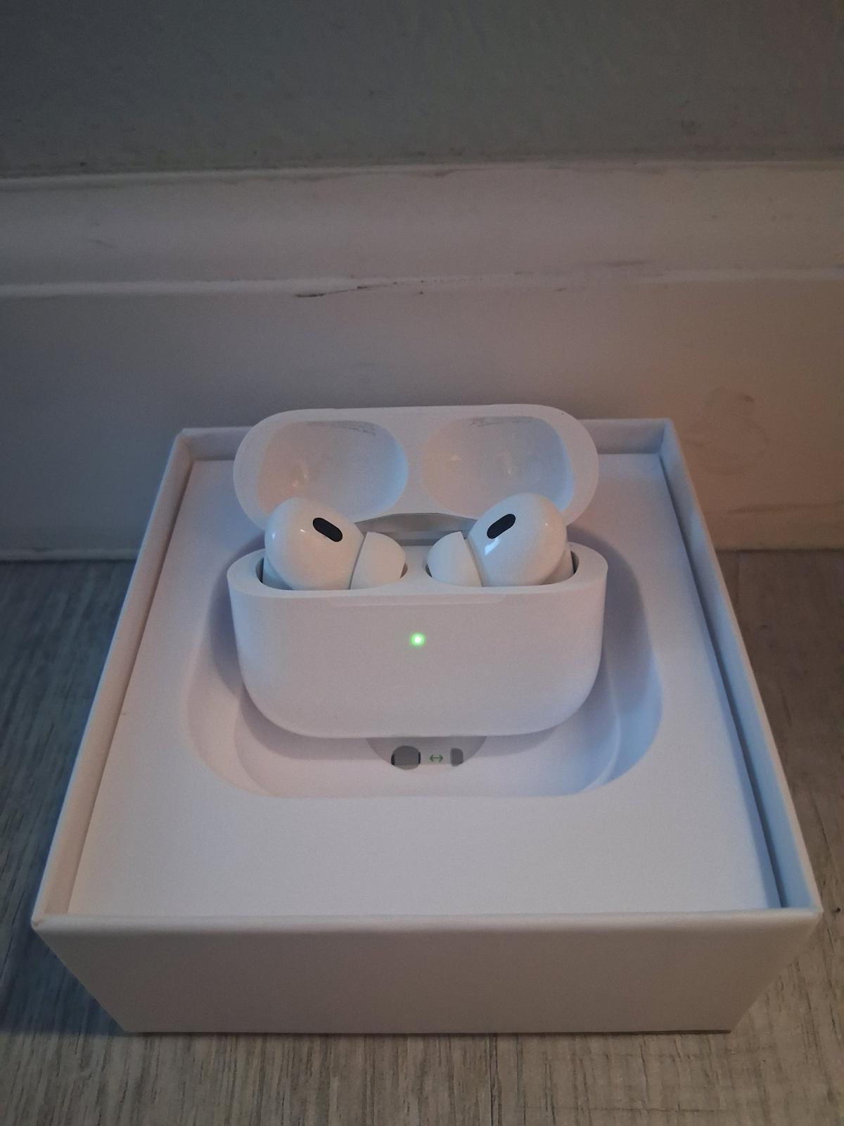 Headphones Gen 2 Pro - Los Angeles, California - FleaMarketBay