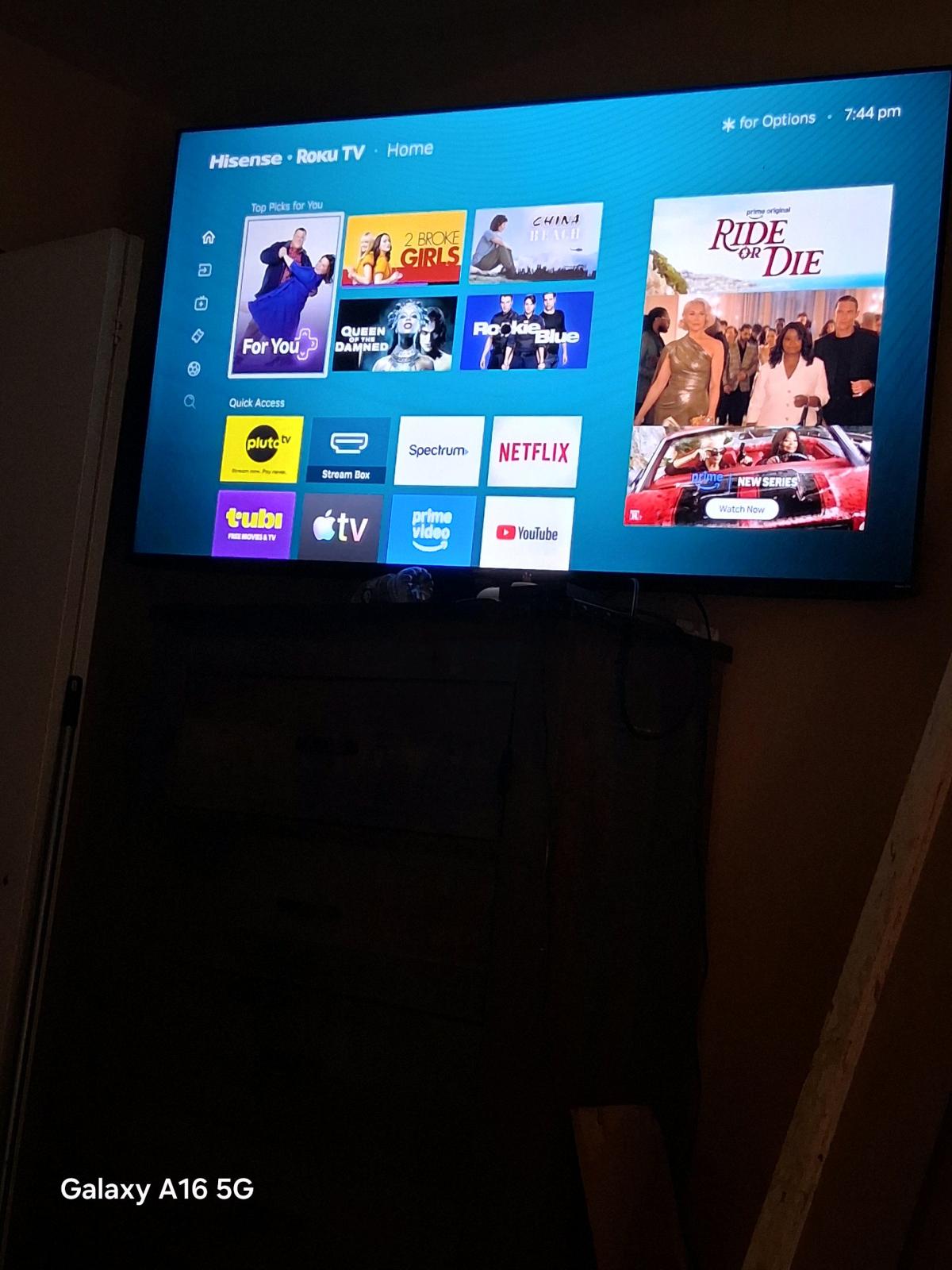 flat screen 56 in Roku flat screen with actual remote - Hazelwood, Missouri - FleaMarketBay