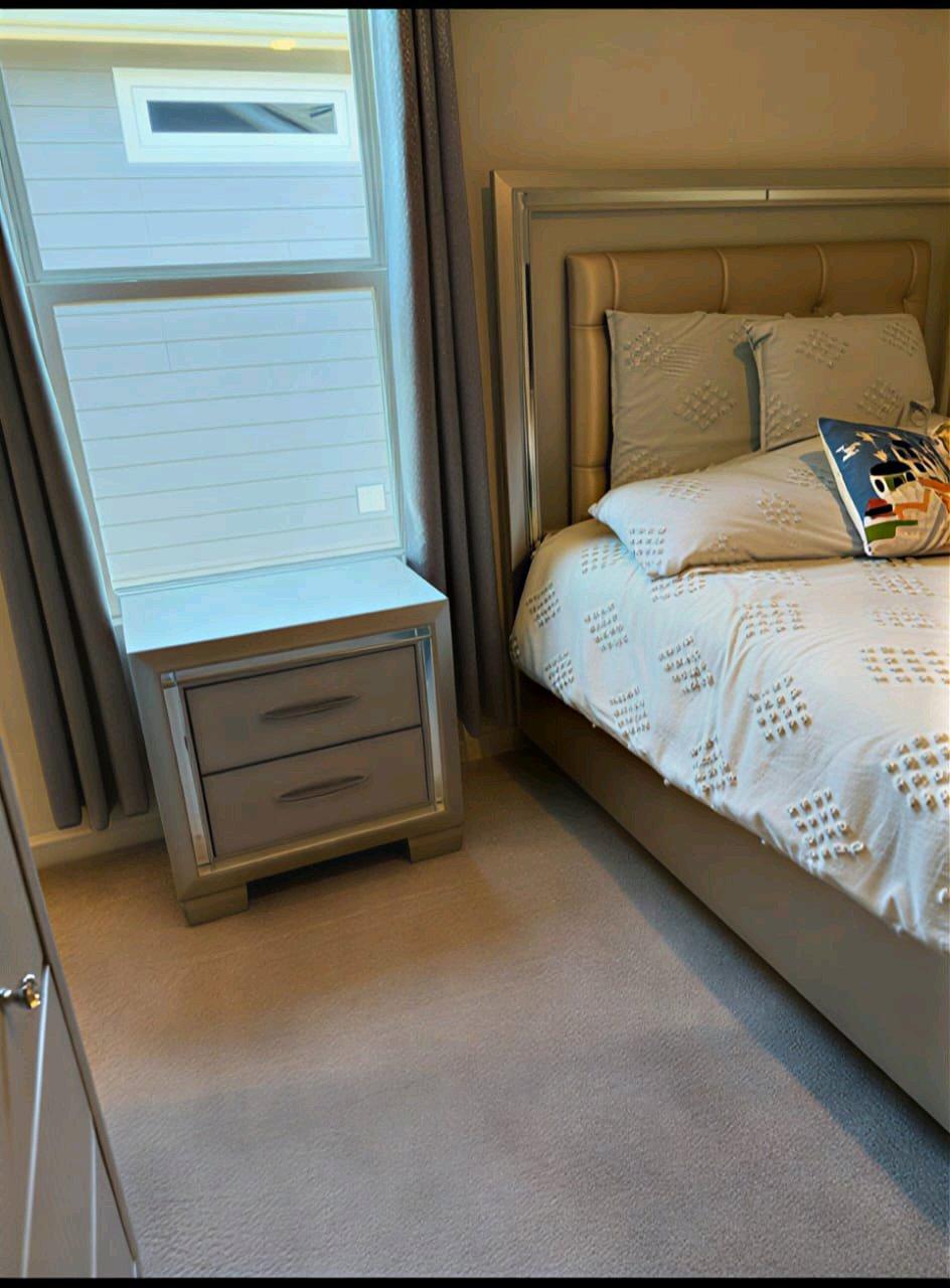 Great Deal Queen Bedroom Set for Sale - Bethel, Delaware - FleaMarketBay