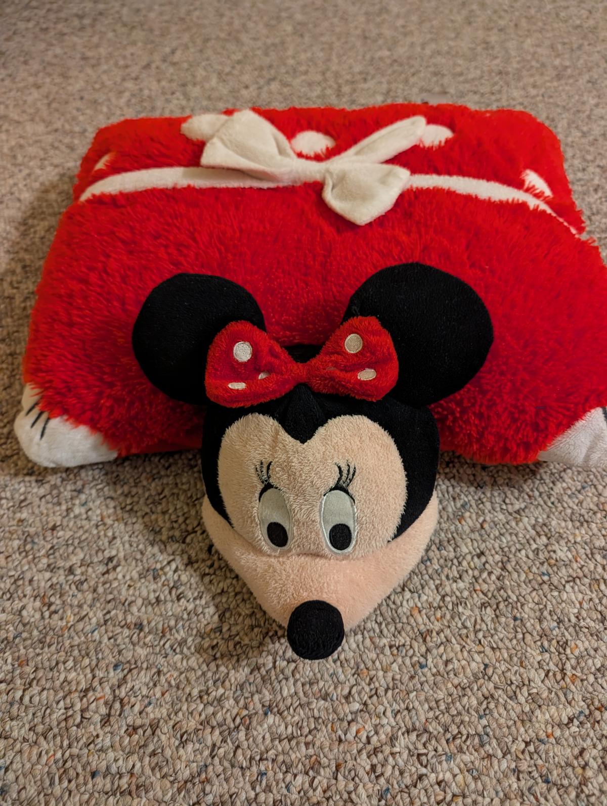 Disney Minnie Mouse red/white pillow pet - Saint Louis, Missouri - FleaMarketBay