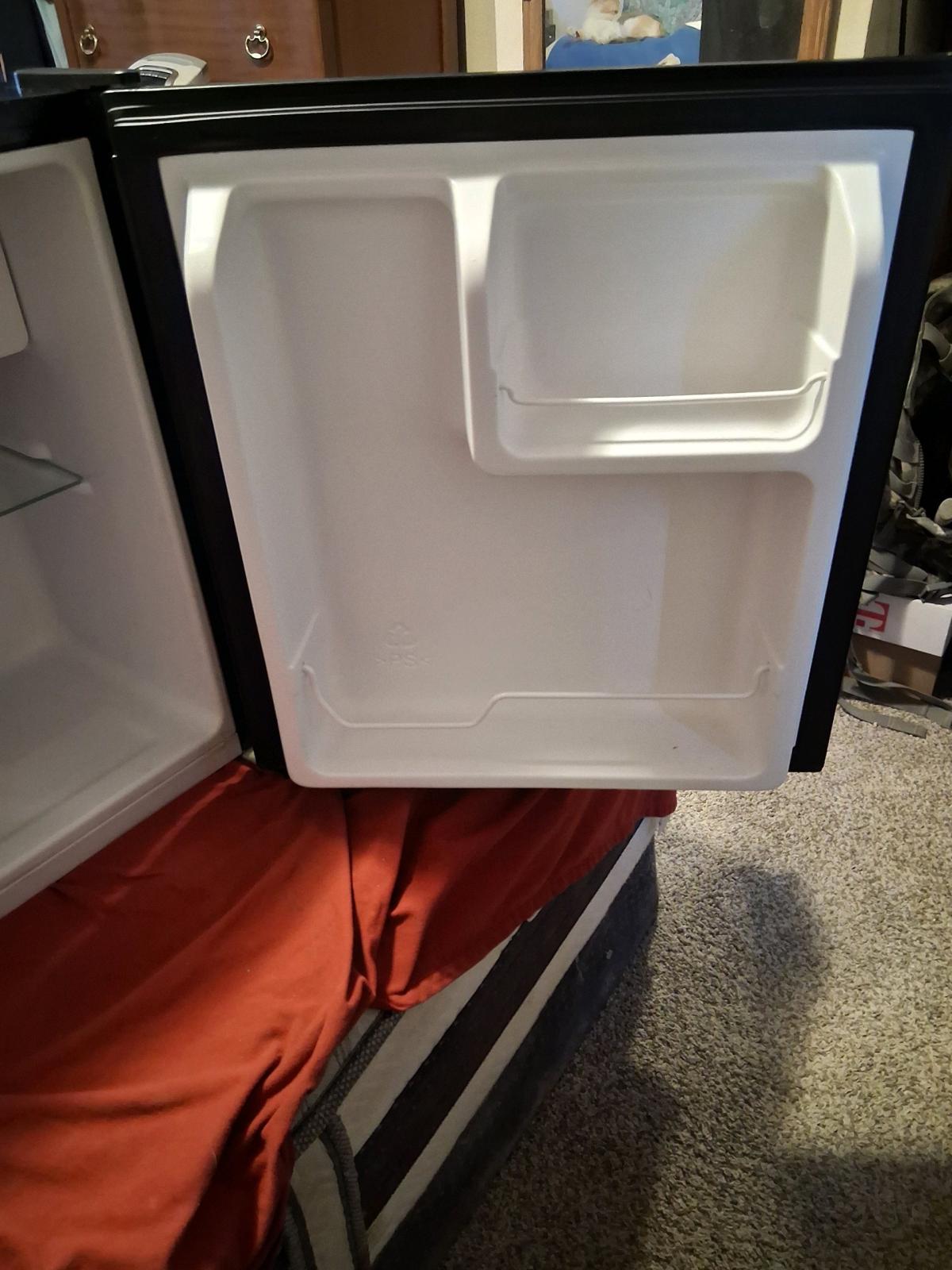 Mini Fridge - Chillicothe, Ohio - FleaMarketBay