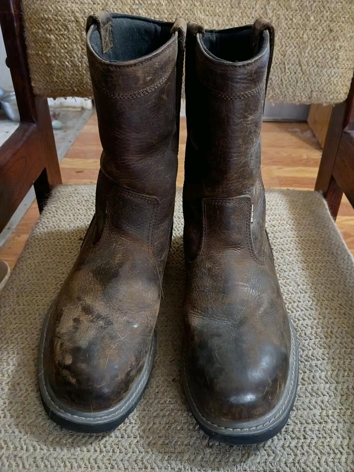 pair of steel toe boats size 11 - Galveston, Texas - FleaMarketBay
