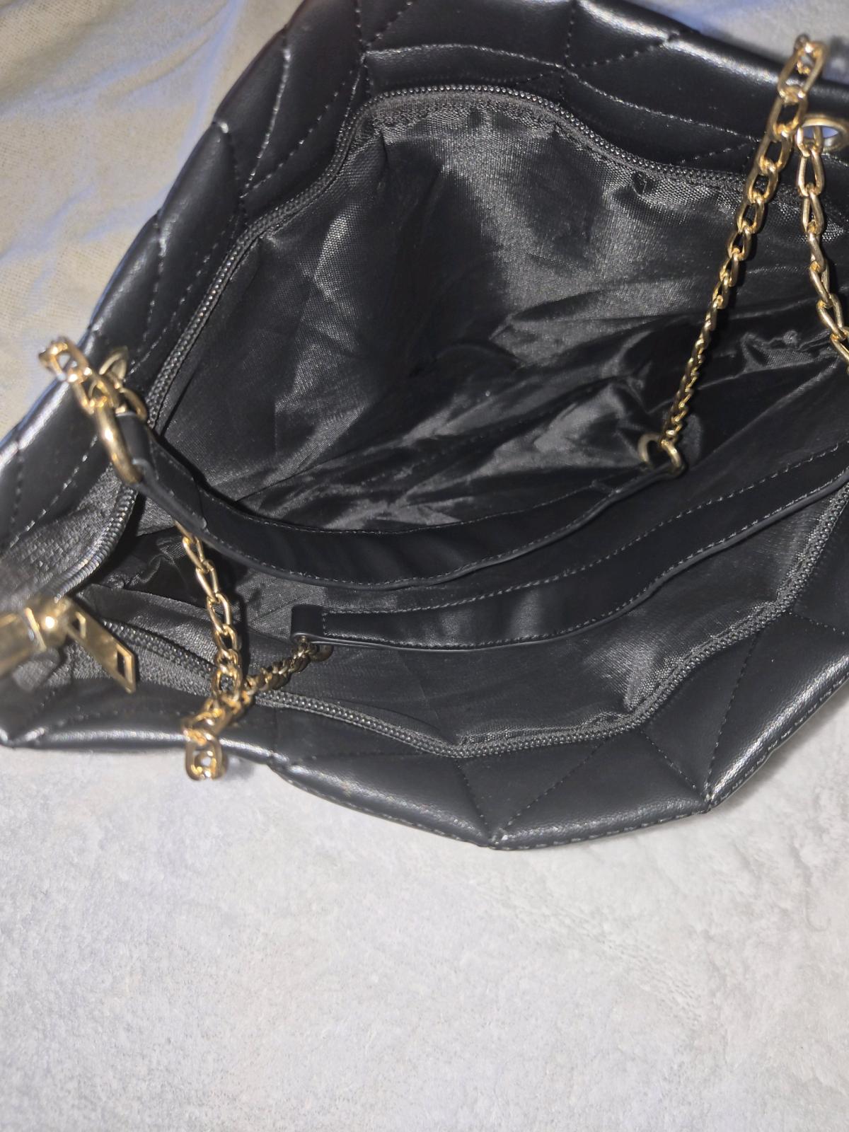 Black shoulder or crossbody meduim hang bag - Hawthorne, California - FleaMarketBay