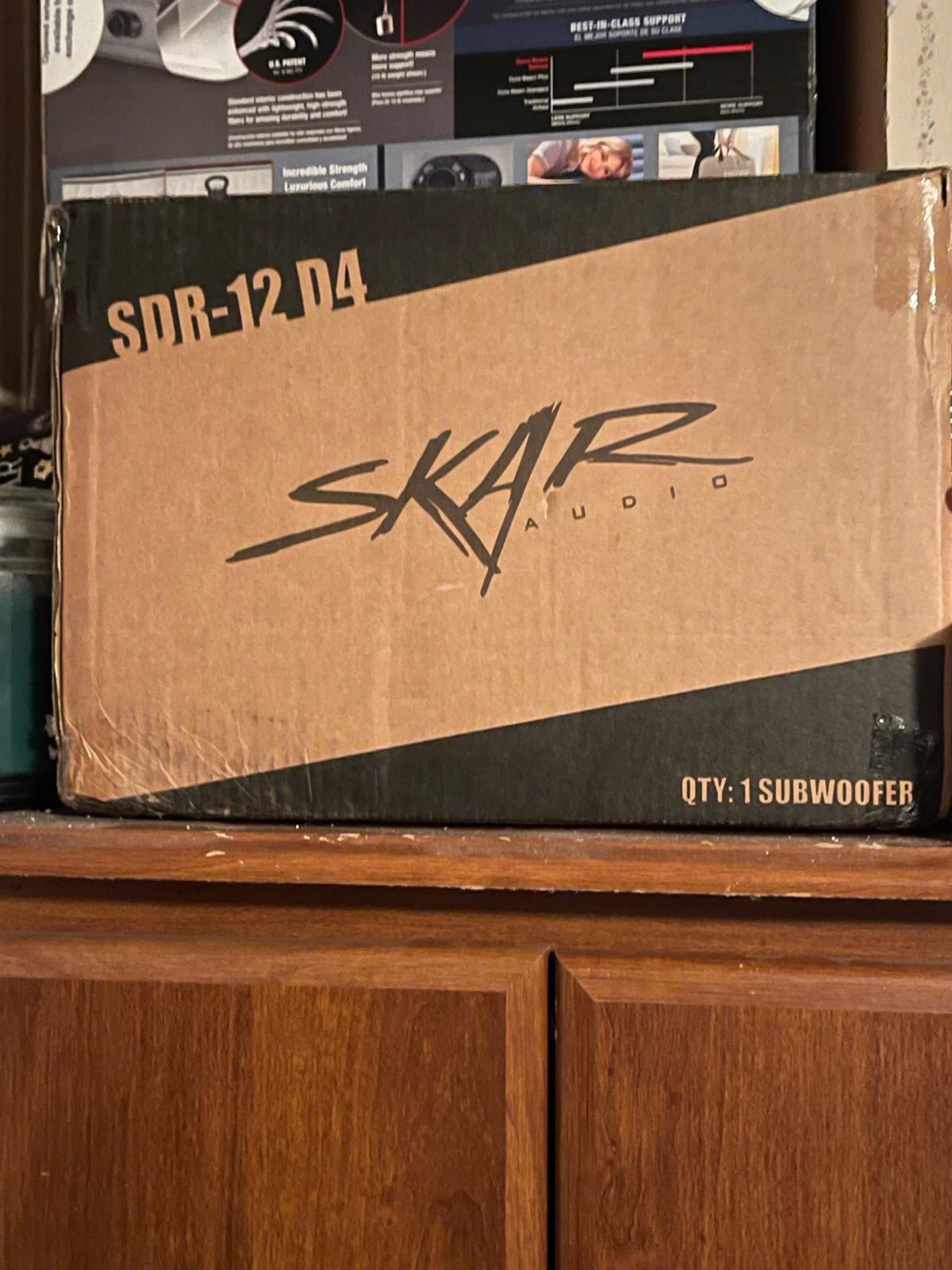 12 inch skar sub and skar amp and bass knob - Millville, New Jersey - FleaMarketBay