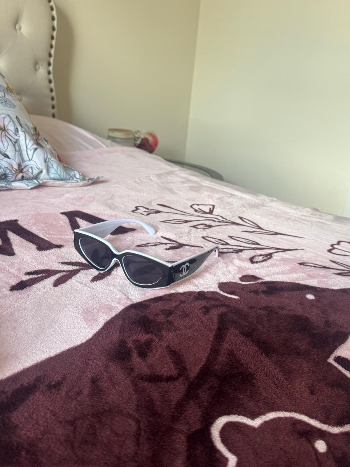 hermosas gafas de estilo nuevas en su caja - Louisville, Kentucky - FleaMarketBay