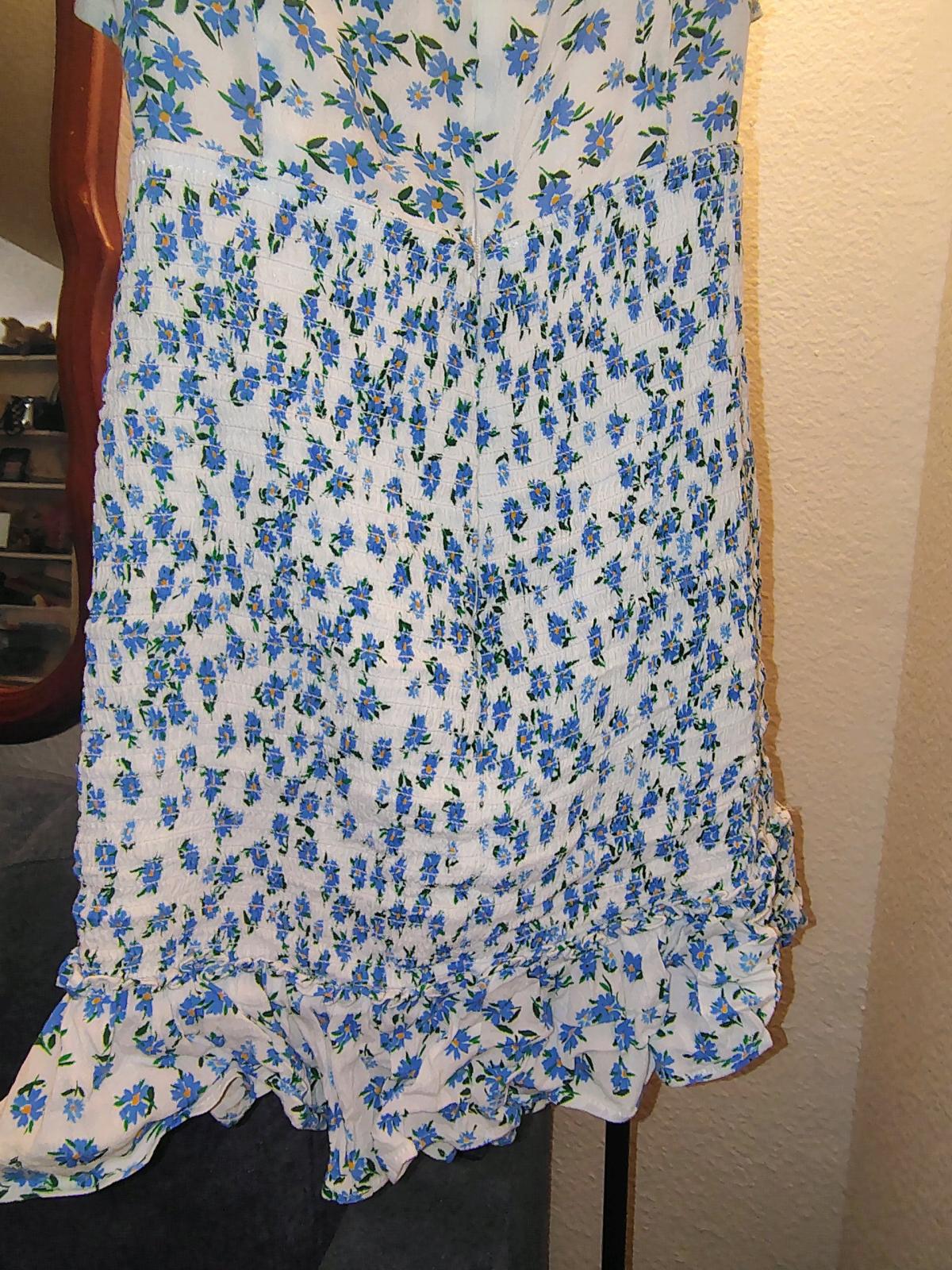 Floral print Summer Dress ties I the front - Rancho Santa Margarita, California - FleaMarketBay