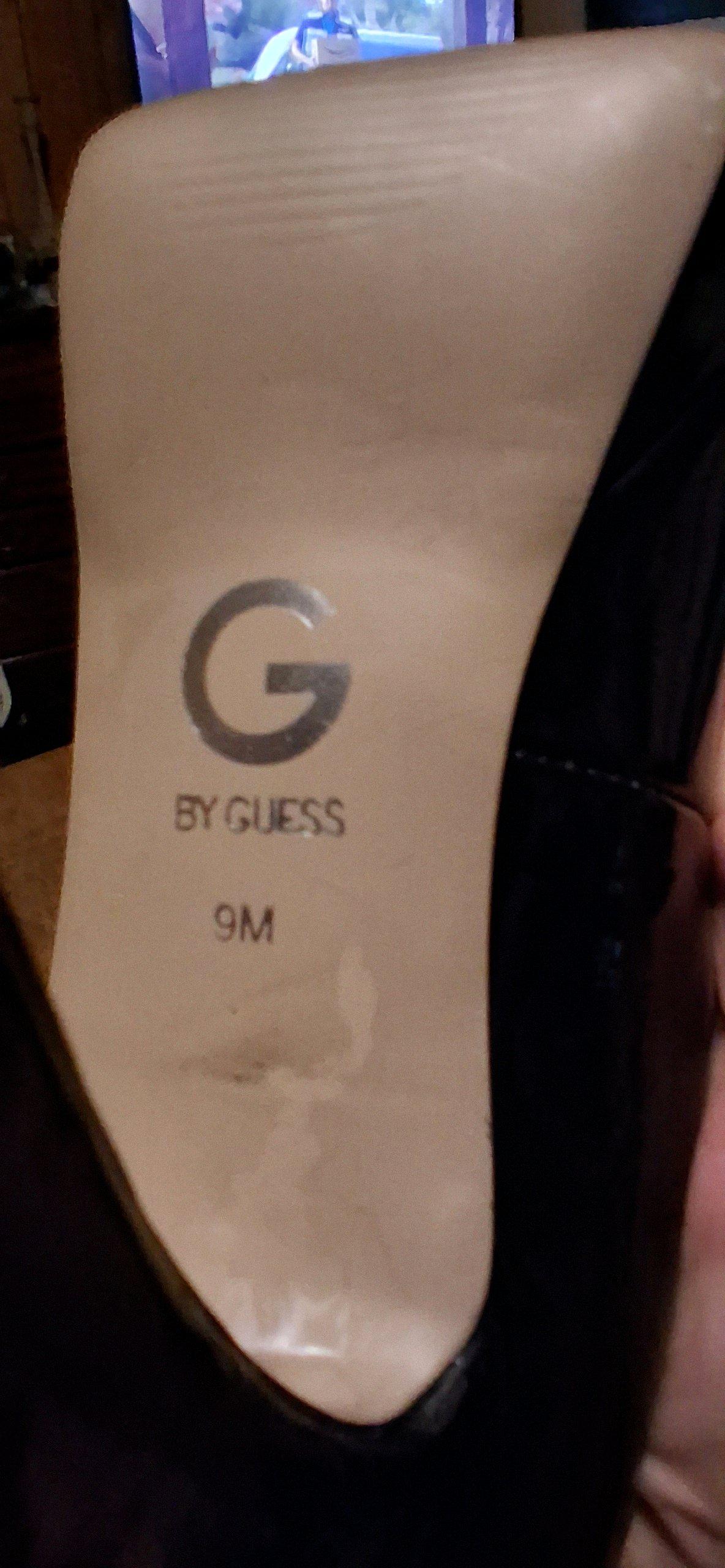 GUESS WOMENZ BLACK PATENT LEATHER HIGH HEELS SZE 9 - Franklin, Indiana - FleaMarketBay