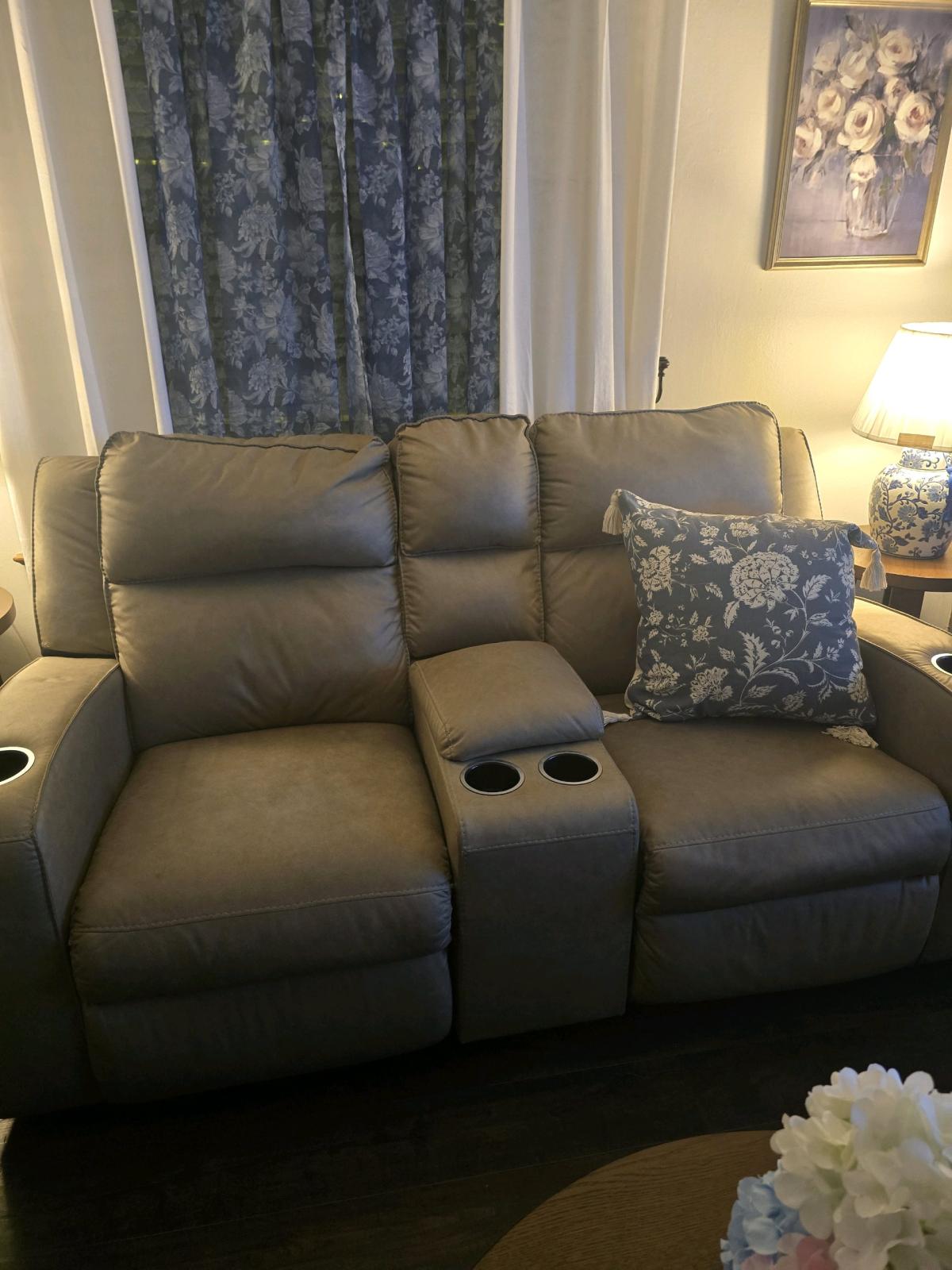 living room lether - Cleveland, Ohio - FleaMarketBay