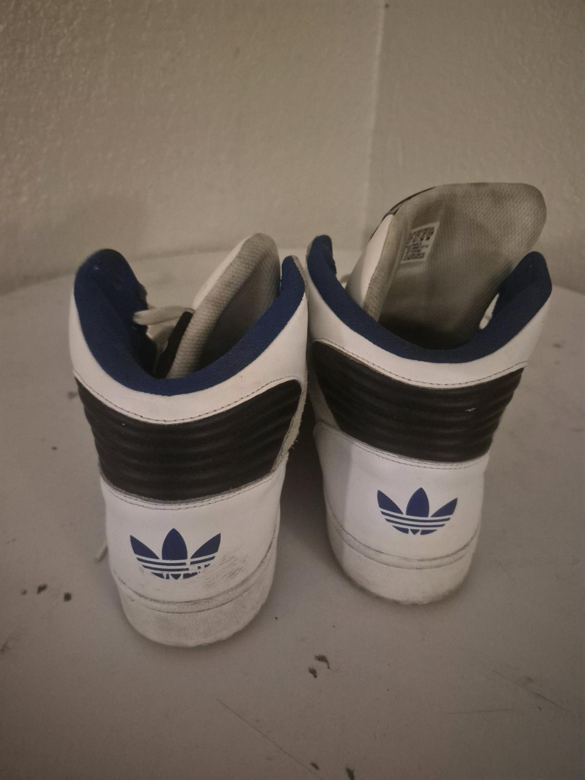 Adidas Throw Back Sneakers - Kissimmee, Florida - FleaMarketBay