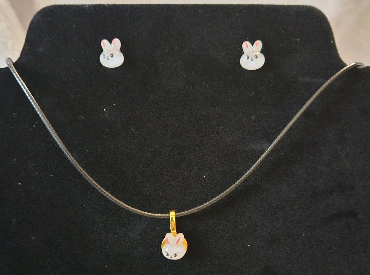 Handmade Stray Kids Lee Know Earrings and Necklace - Huntsville, Texas - FleaMarketBay