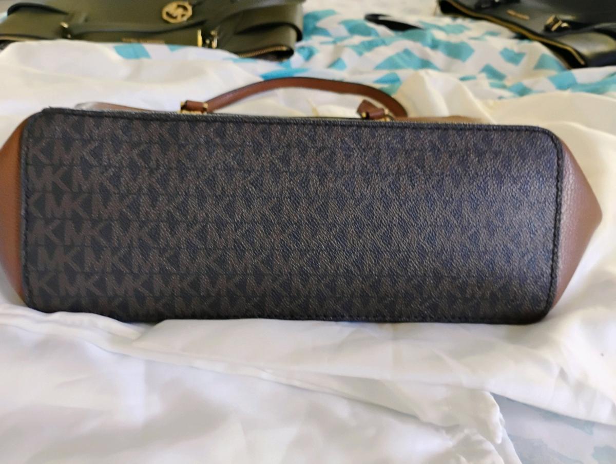 Michael Kors Voyager Medium Logo Tote Bag BrownAcorn - Van Nuys, California - FleaMarketBay