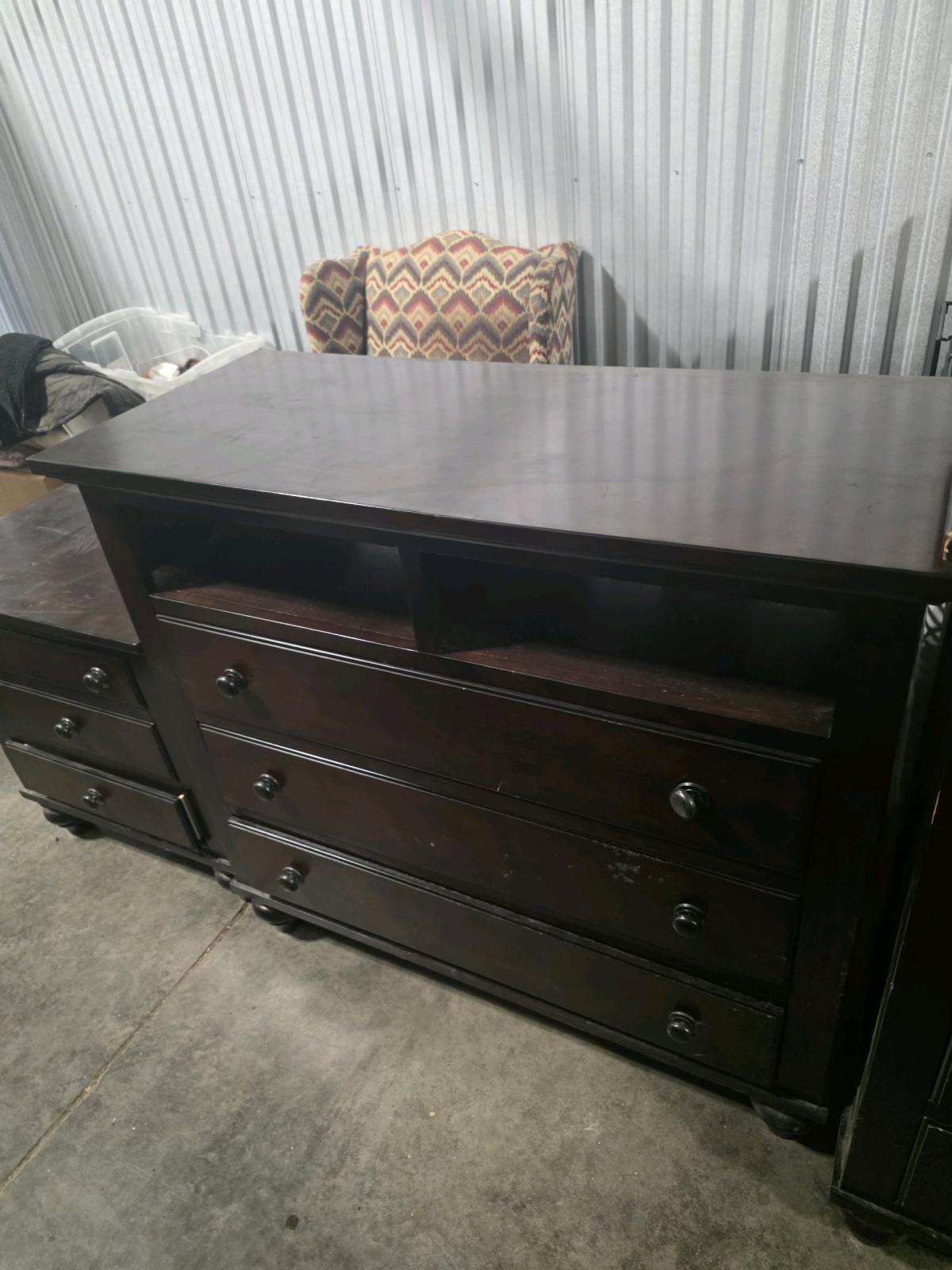 Ashley Furniture bedroom suit - Jeffersonville, Indiana - FleaMarketBay