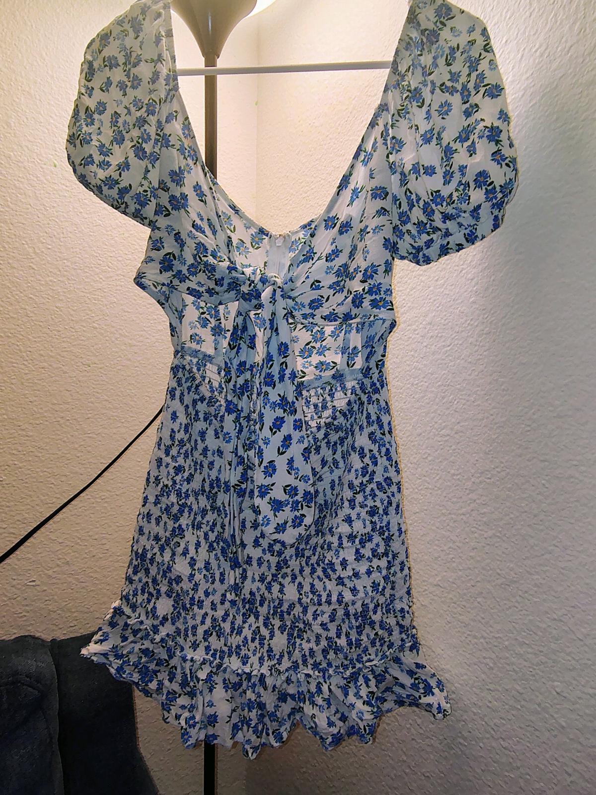 Floral print Summer Dress ties I the front - Rancho Santa Margarita, California - FleaMarketBay