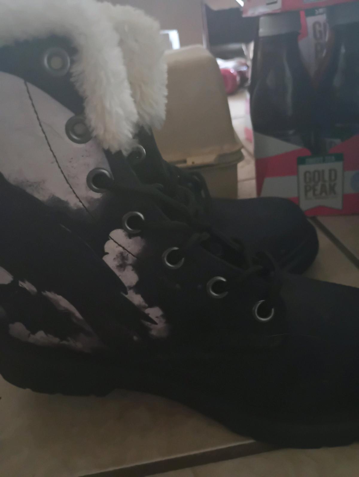 rouge plus Wolf boots about 15pairs - Albuquerque, New Mexico - FleaMarketBay