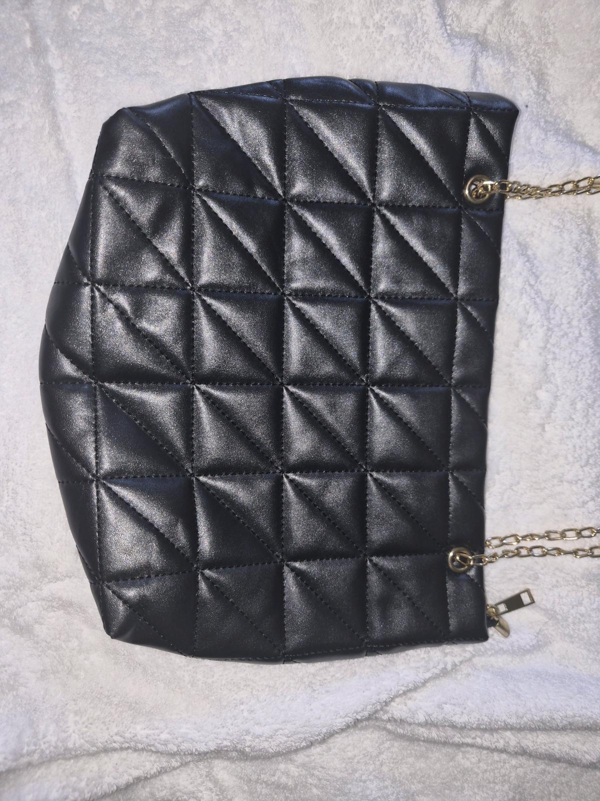 Black shoulder or crossbody meduim hang bag - Hawthorne, California - FleaMarketBay