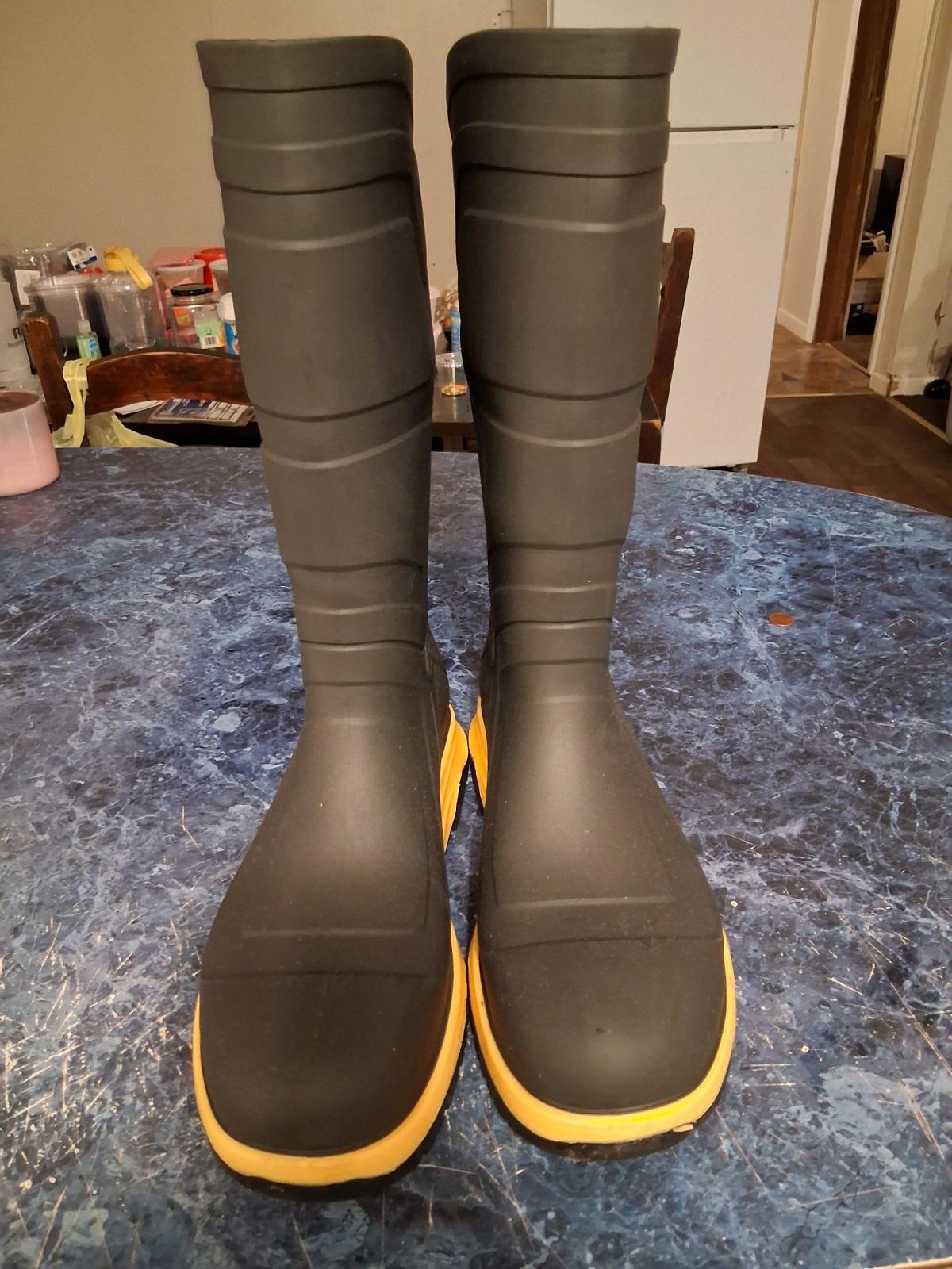 Heartland Steeltoe Rubber Boots - Anniston, Alabama - FleaMarketBay