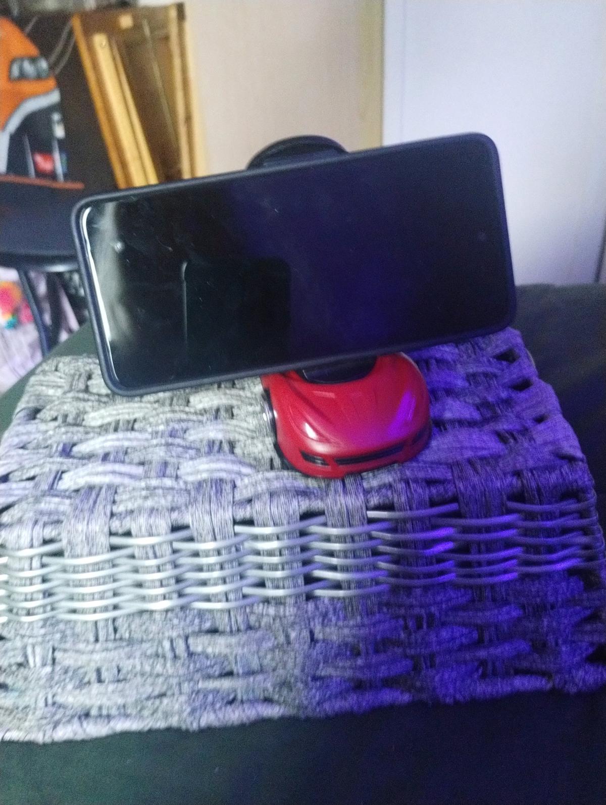 RED SPORTS CAR MOBILE PHONE REMOTE CONTROL HOLDER - Damascus, Oregon - FleaMarketBay
