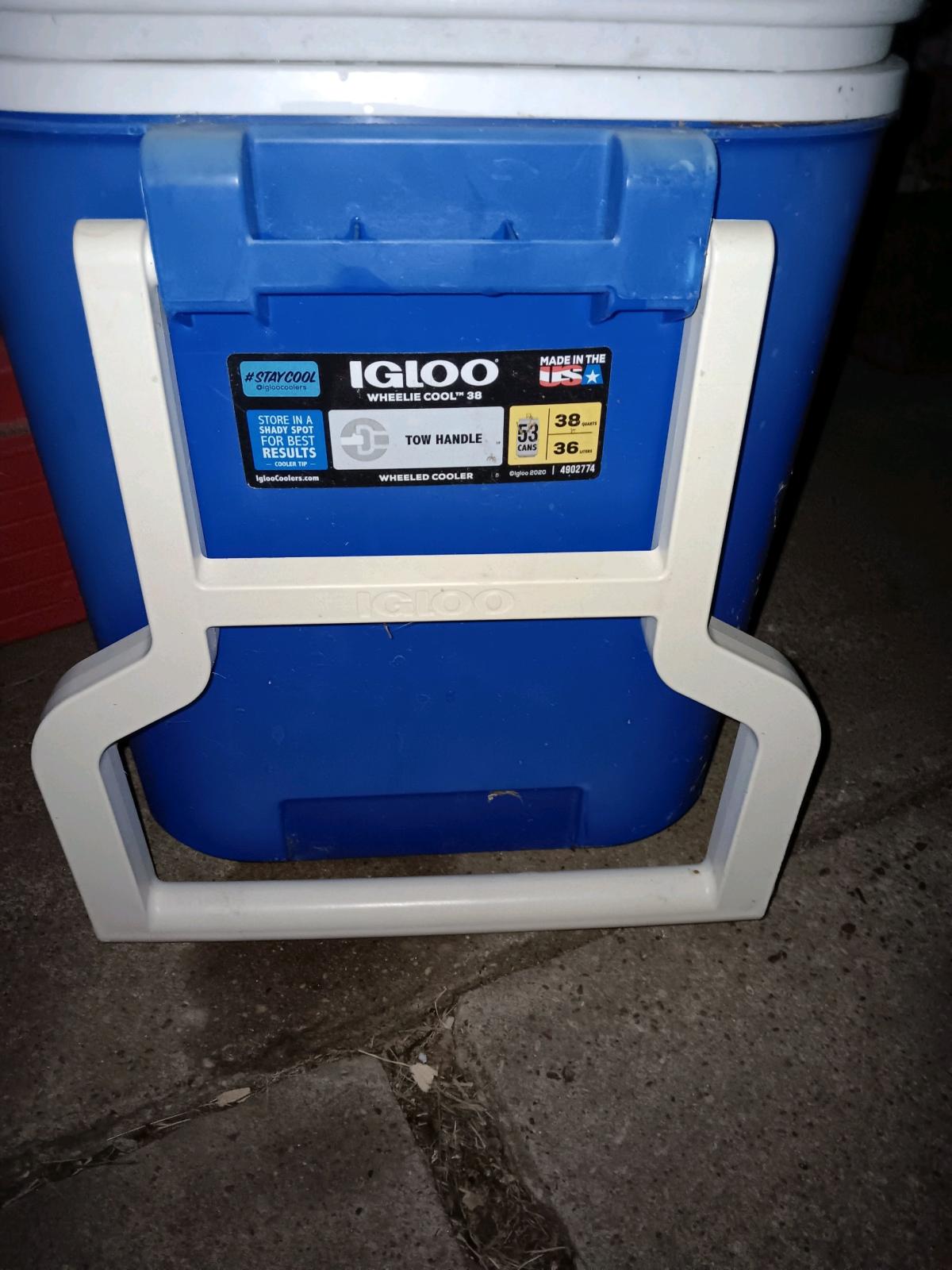 igloo cooler with wheels and handle 38 quarts - Keller, Texas - FleaMarketBay