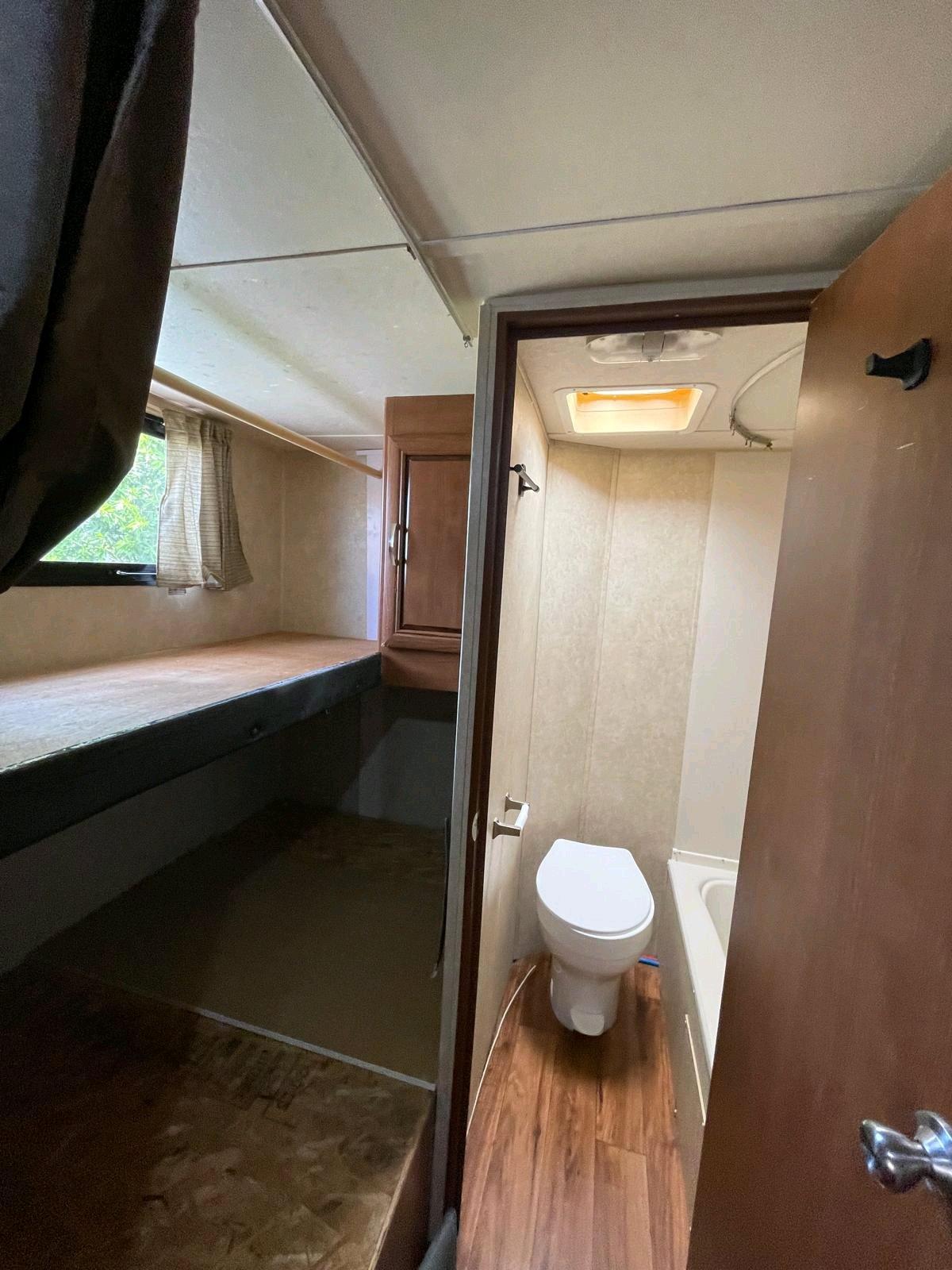 Rdnt trailer to live - Miami, Florida - FleaMarketBay