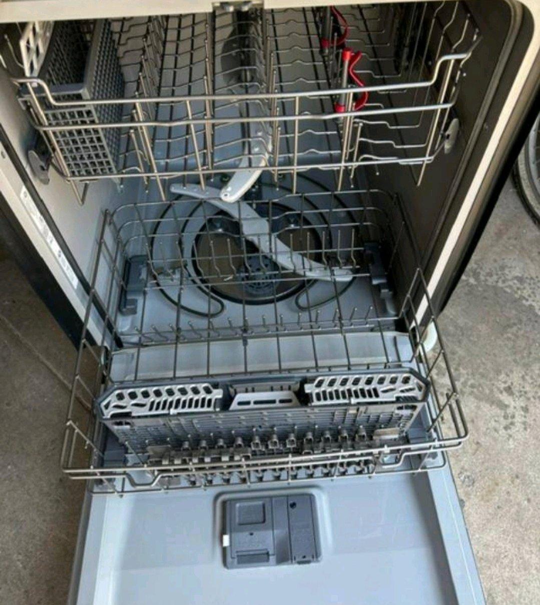 Stainless Steel BuiltIn Dishwasher - Brooklyn, New York - FleaMarketBay