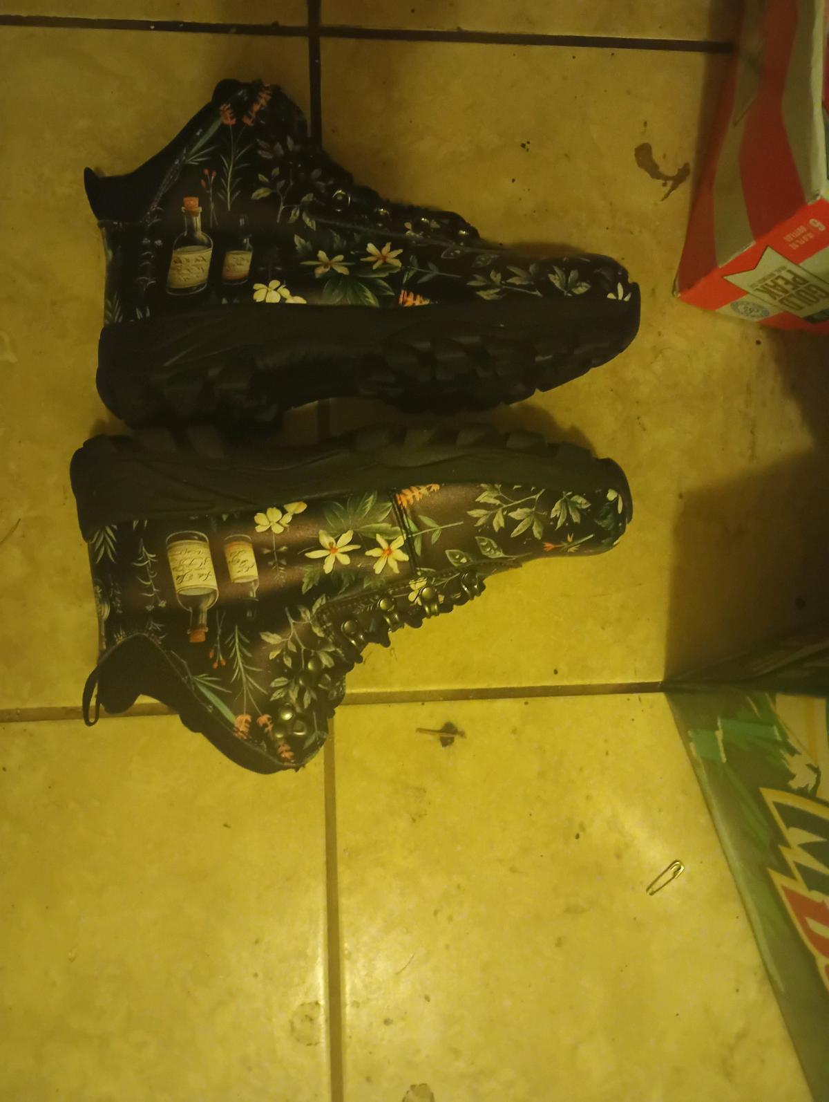 rouge plus Wolf boots about 15pairs - Albuquerque, New Mexico - FleaMarketBay