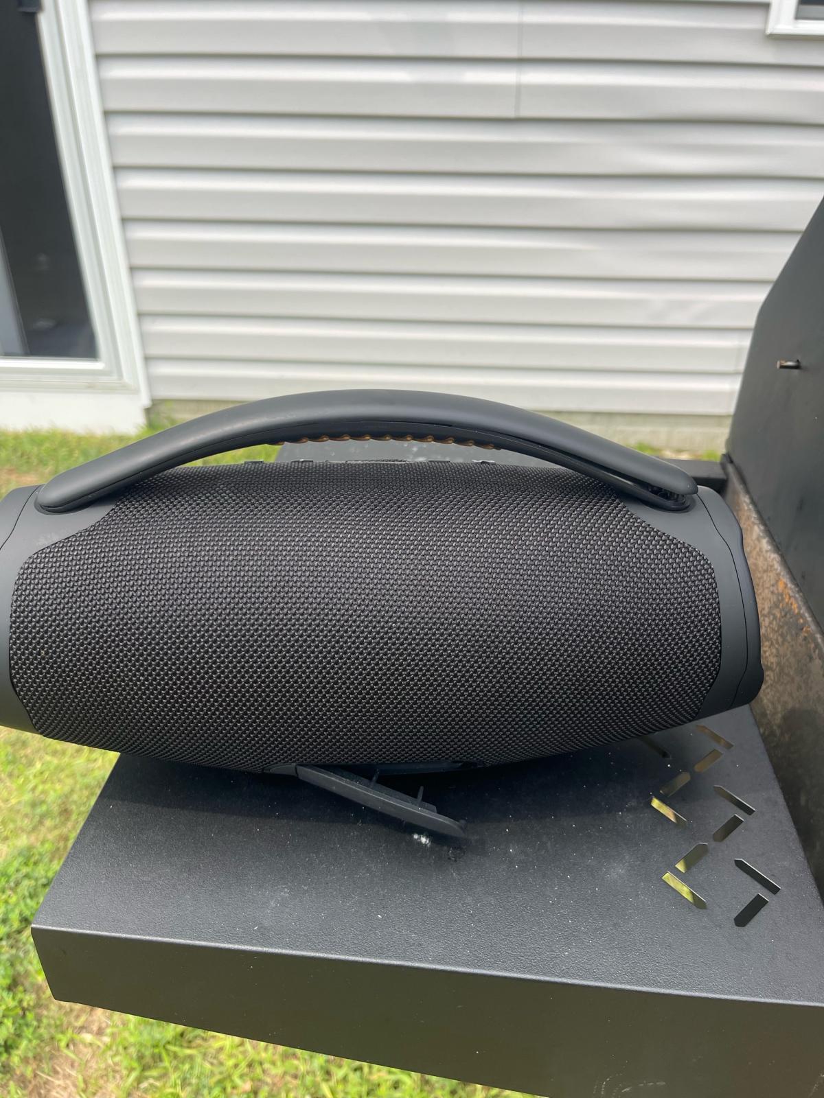 JBL Speaker 3 Powerful sound deep bass and Bluetooth connect - Salisbury, Maryland - FleaMarketBay