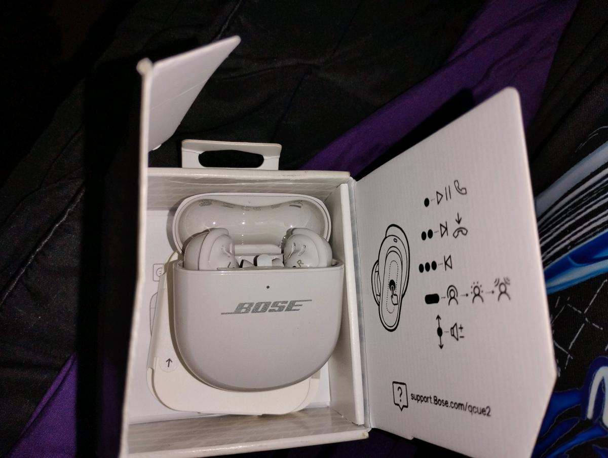 bose noise cancelling earbuds new - Port Huron, Michigan - FleaMarketBay