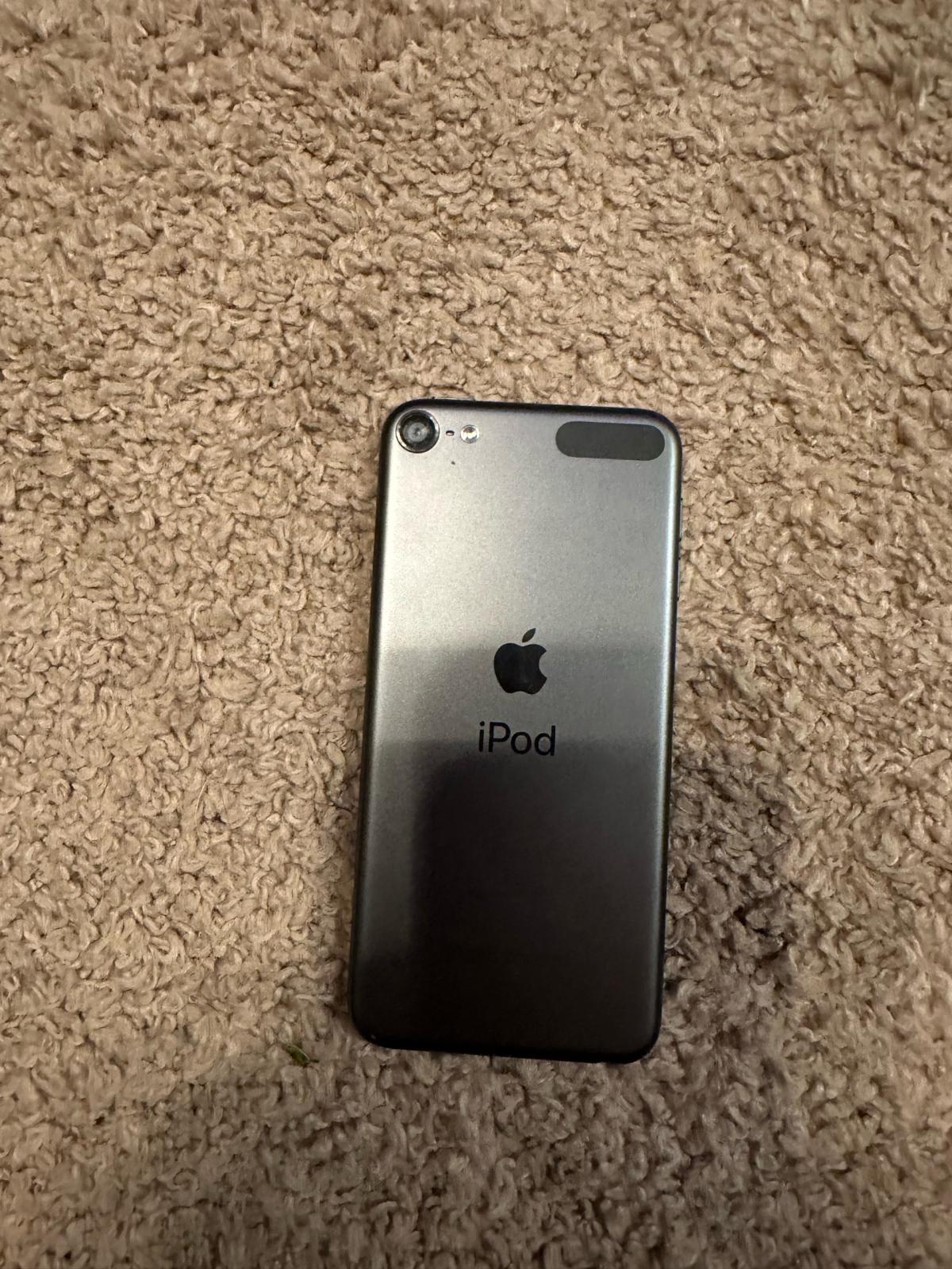 Apple IPod Touch - Olympia, Washington - FleaMarketBay