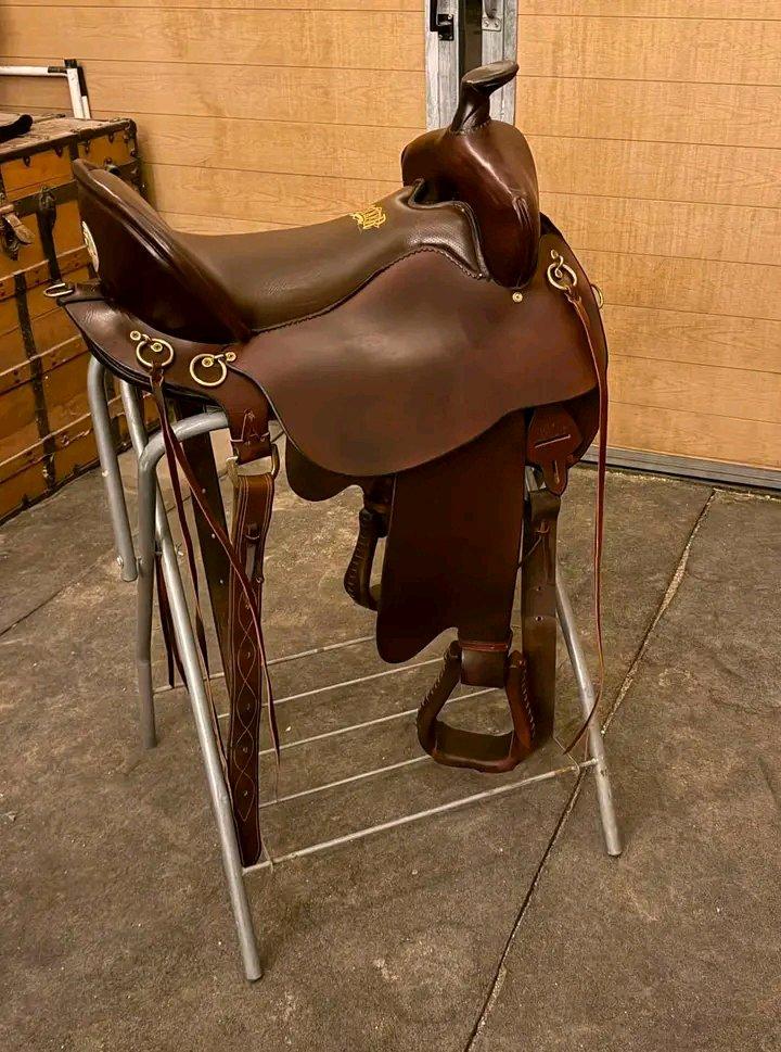 Tucker trail western saddle - Dallas, Texas - FleaMarketBay