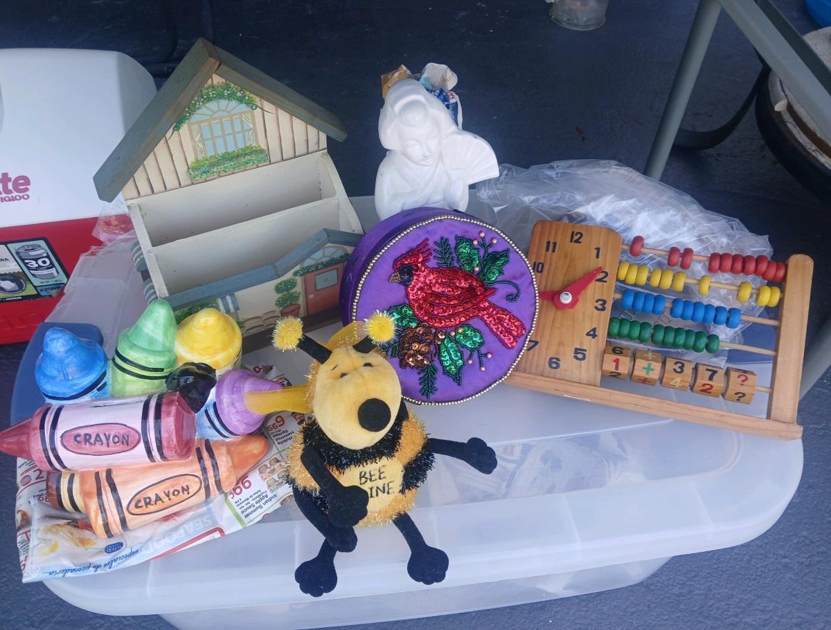 YARD SALE  Comein Person Mon Wed and Fri 730am through 630pm - Kissimmee, Florida - FleaMarketBay