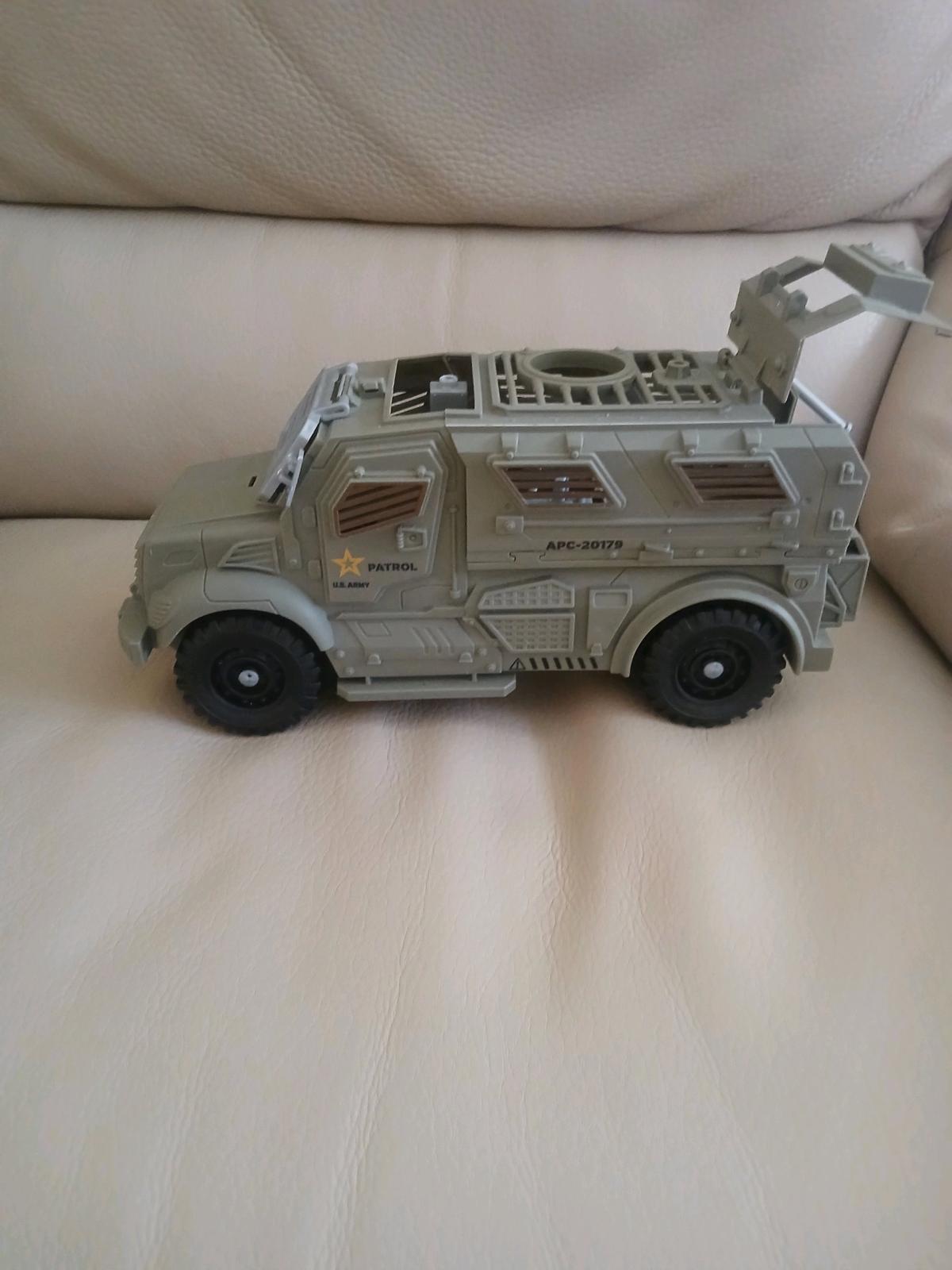 Toy car bundle orange car can turn into a robot - Miami, Florida - FleaMarketBay