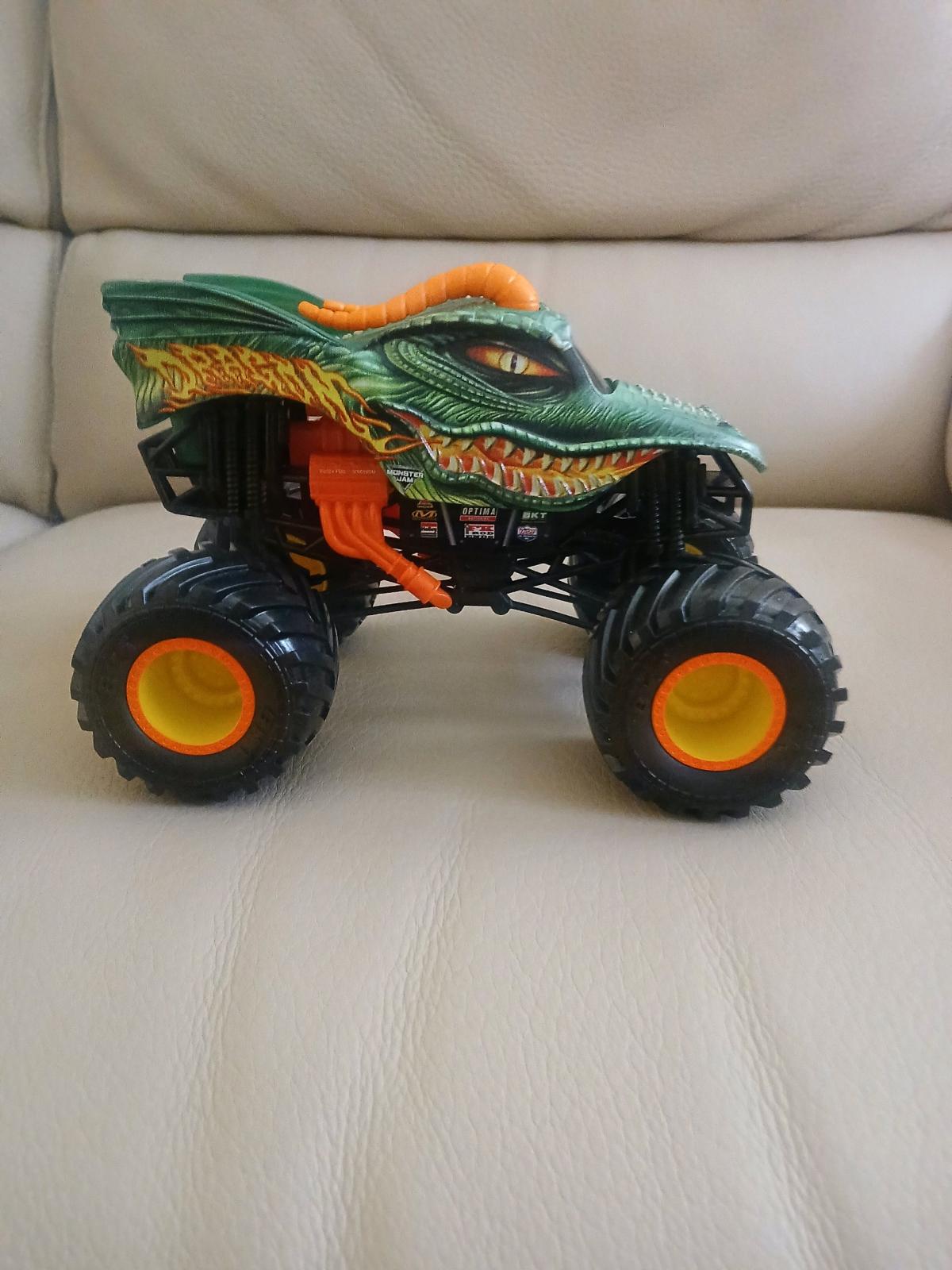 Toy car bundle orange car can turn into a robot - Miami, Florida - FleaMarketBay