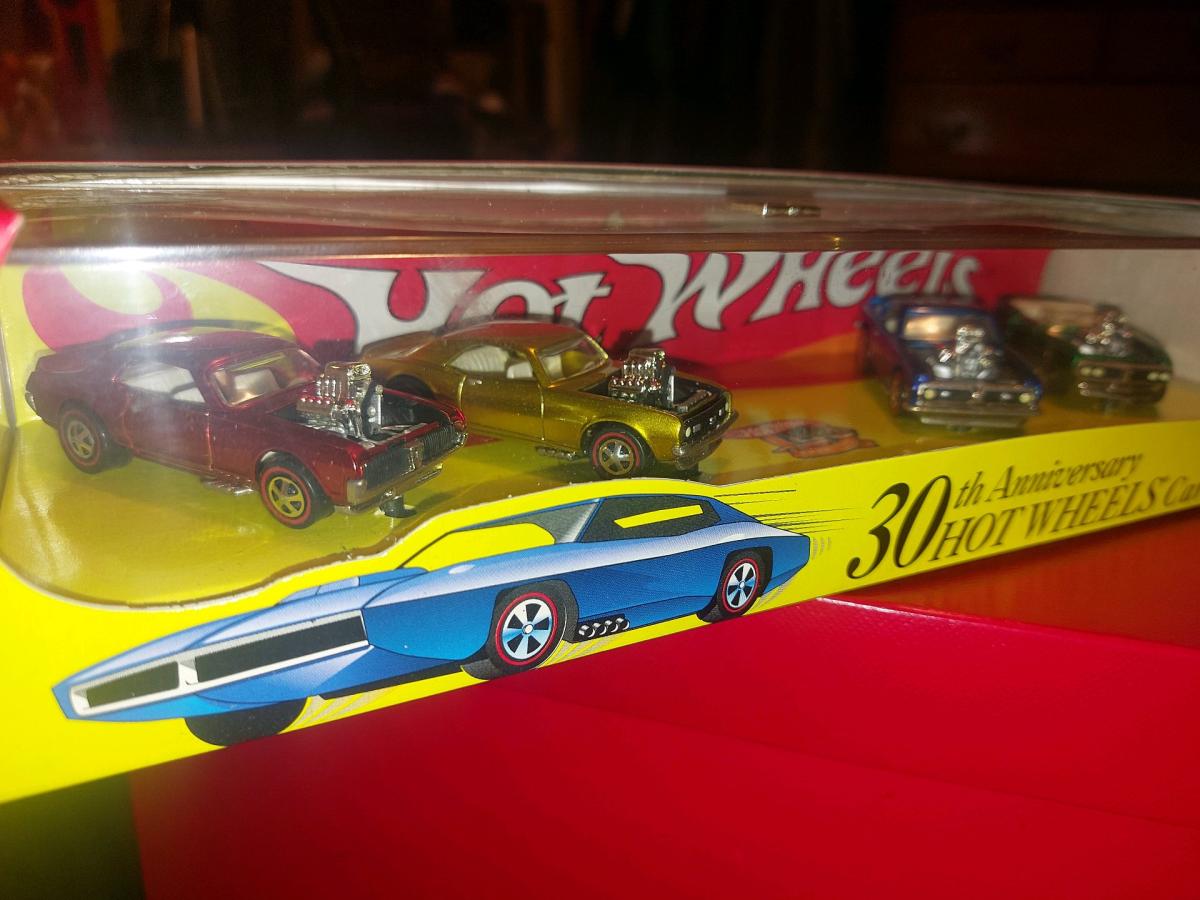 30 th anniversary limited edition with display case - Hurst, Texas - FleaMarketBay