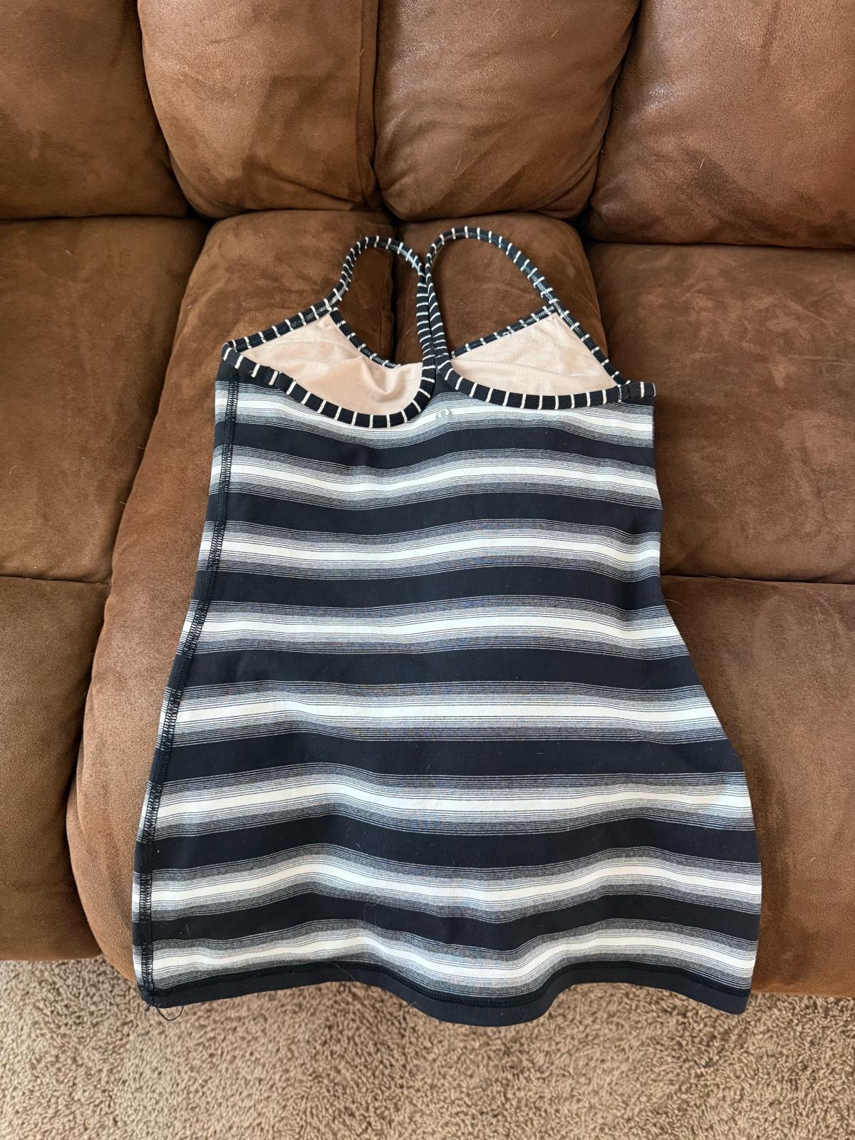 2 lululemon tanks - Roxboro, North Carolina - FleaMarketBay