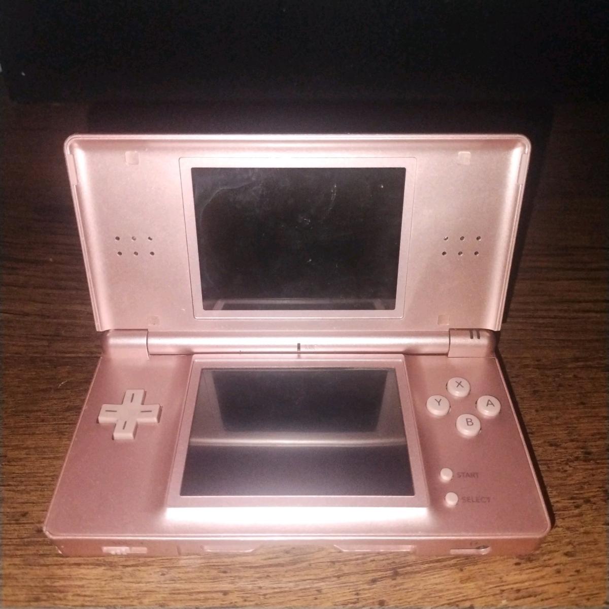 light pink Nintendo DS Lite good condition - Fort Lauderdale, Florida - FleaMarketBay