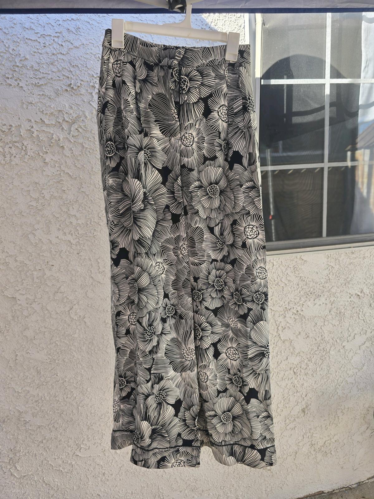 pantalon de mujer muy bonito para cualquier ocasion - La Puente, California - FleaMarketBay