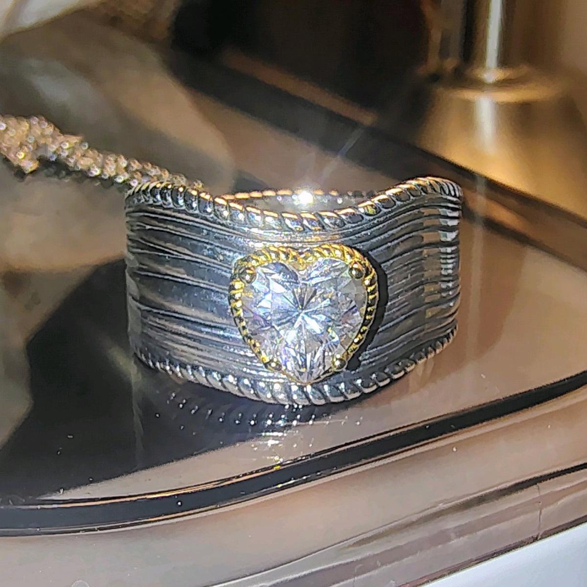 Two Tone 210 cttw heart on Silver Band Size 8 - Rancho Santa Margarita, California - FleaMarketBay