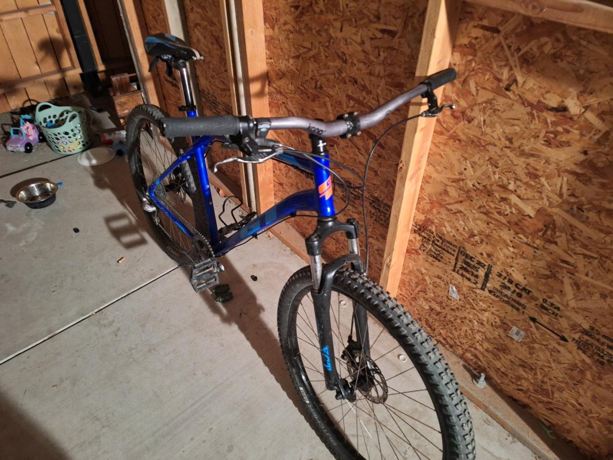2013 specialized hardtail blue - American Canyon, California - FleaMarketBay
