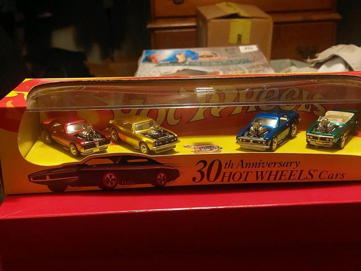 30 th anniversary limited edition with display case - Hurst, Texas - FleaMarketBay