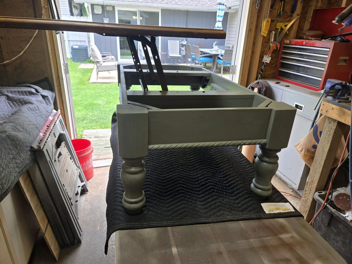 Lift top refinished coffee table - Kokomo, Indiana - FleaMarketBay