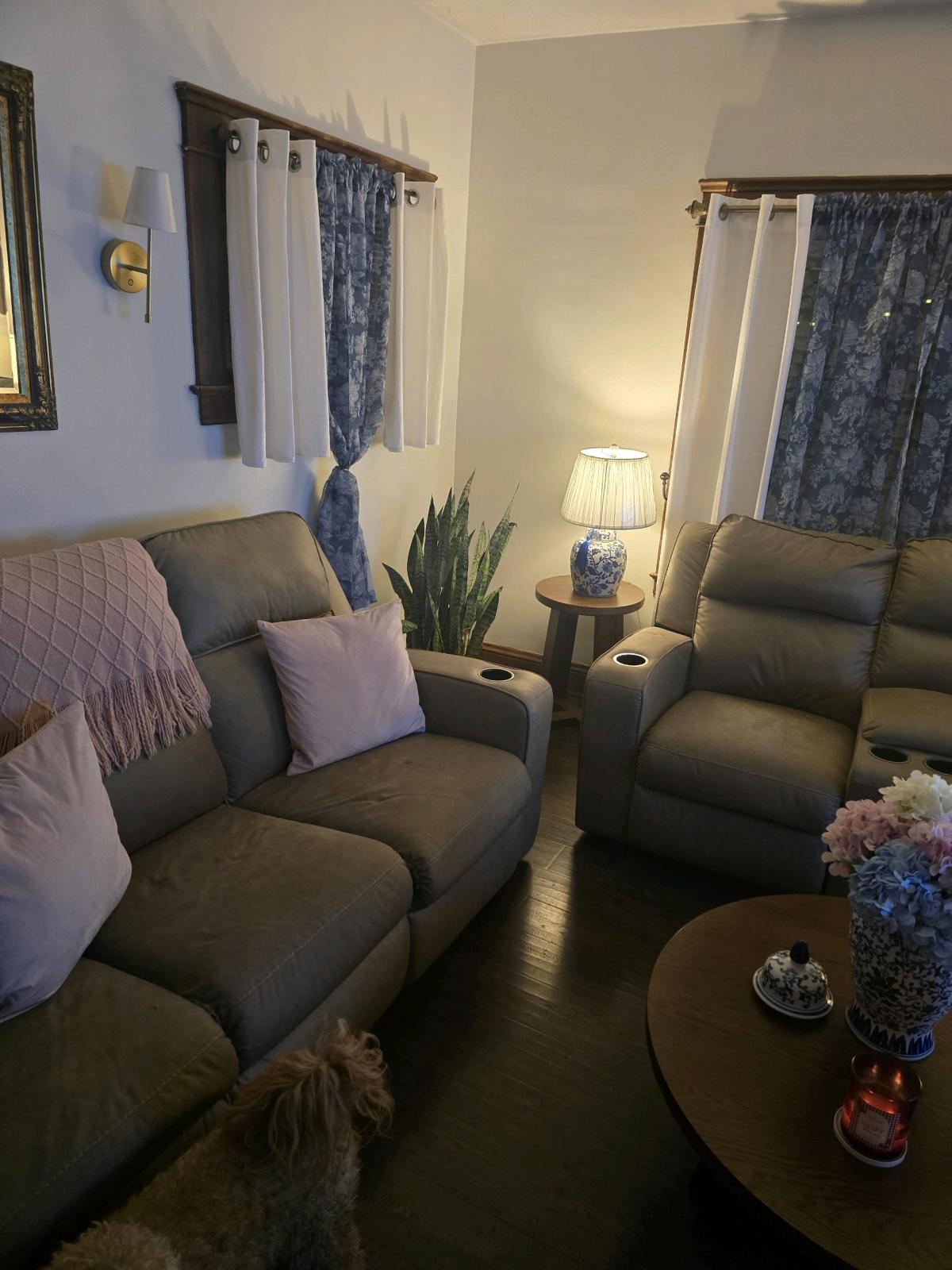 living room lether - Cleveland, Ohio - FleaMarketBay