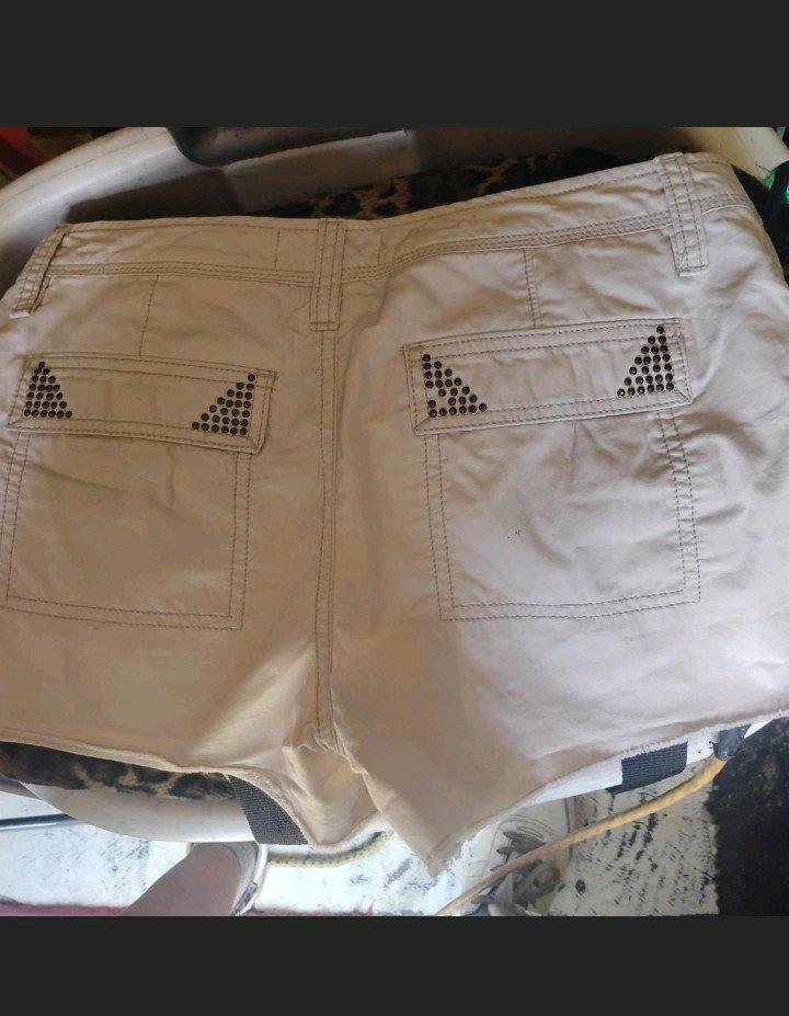 A Nice Womens Sexy Pair of Tan Old Navy Short Shorts - Swansea, South Carolina - FleaMarketBay